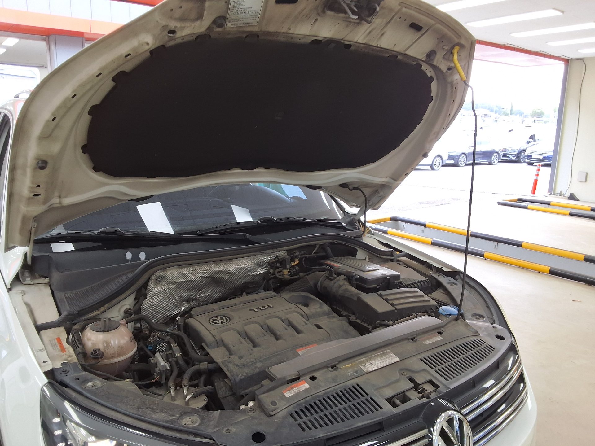 VOLKSWAGEN TIGUAN 2.0 TDI BLUEMOTION PREMIUM 2016 - zdjęcie 18
