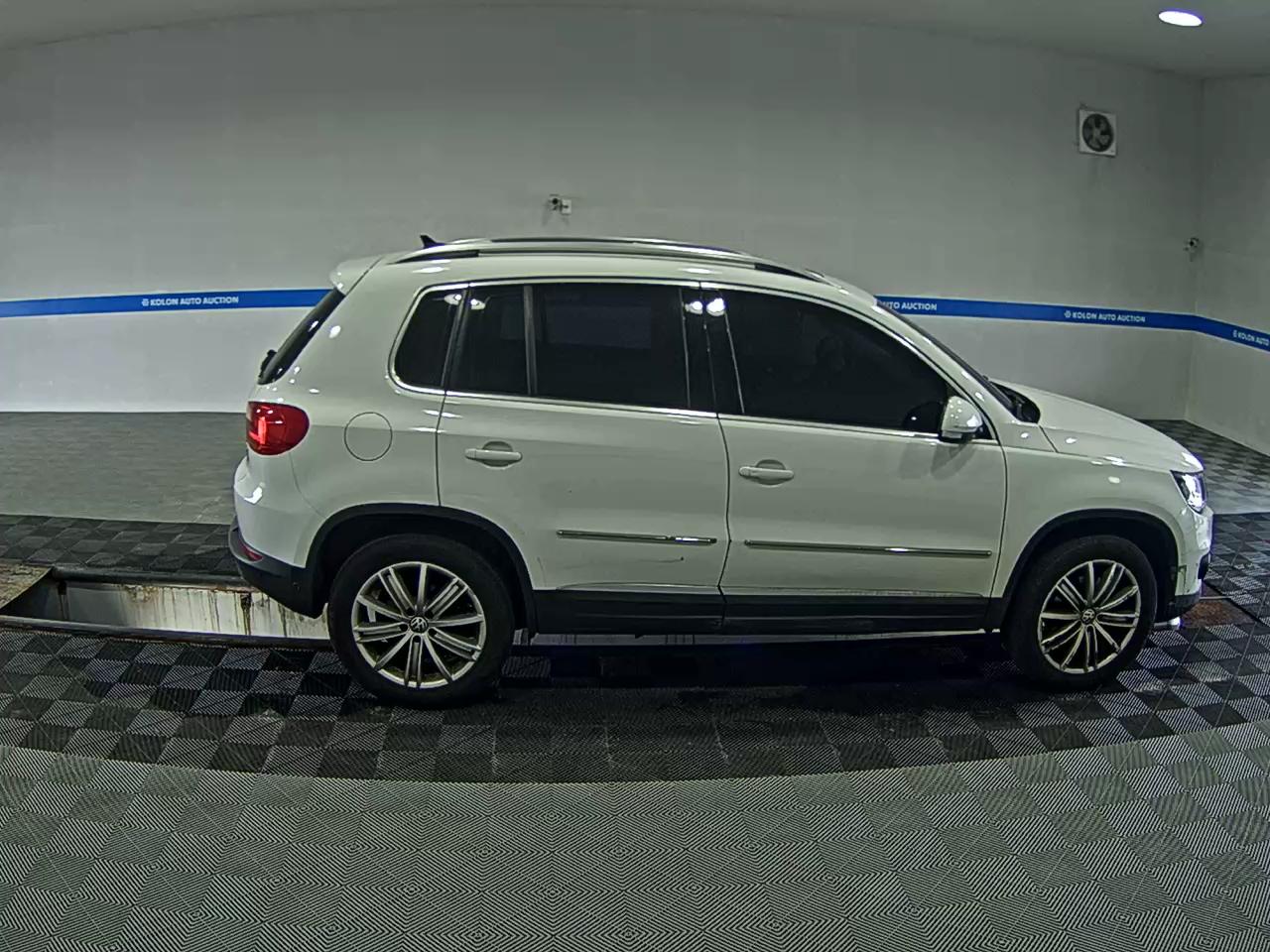VOLKSWAGEN TIGUAN 2.0 TDI BLUEMOTION PREMIUM 2016 - zdjęcie 4