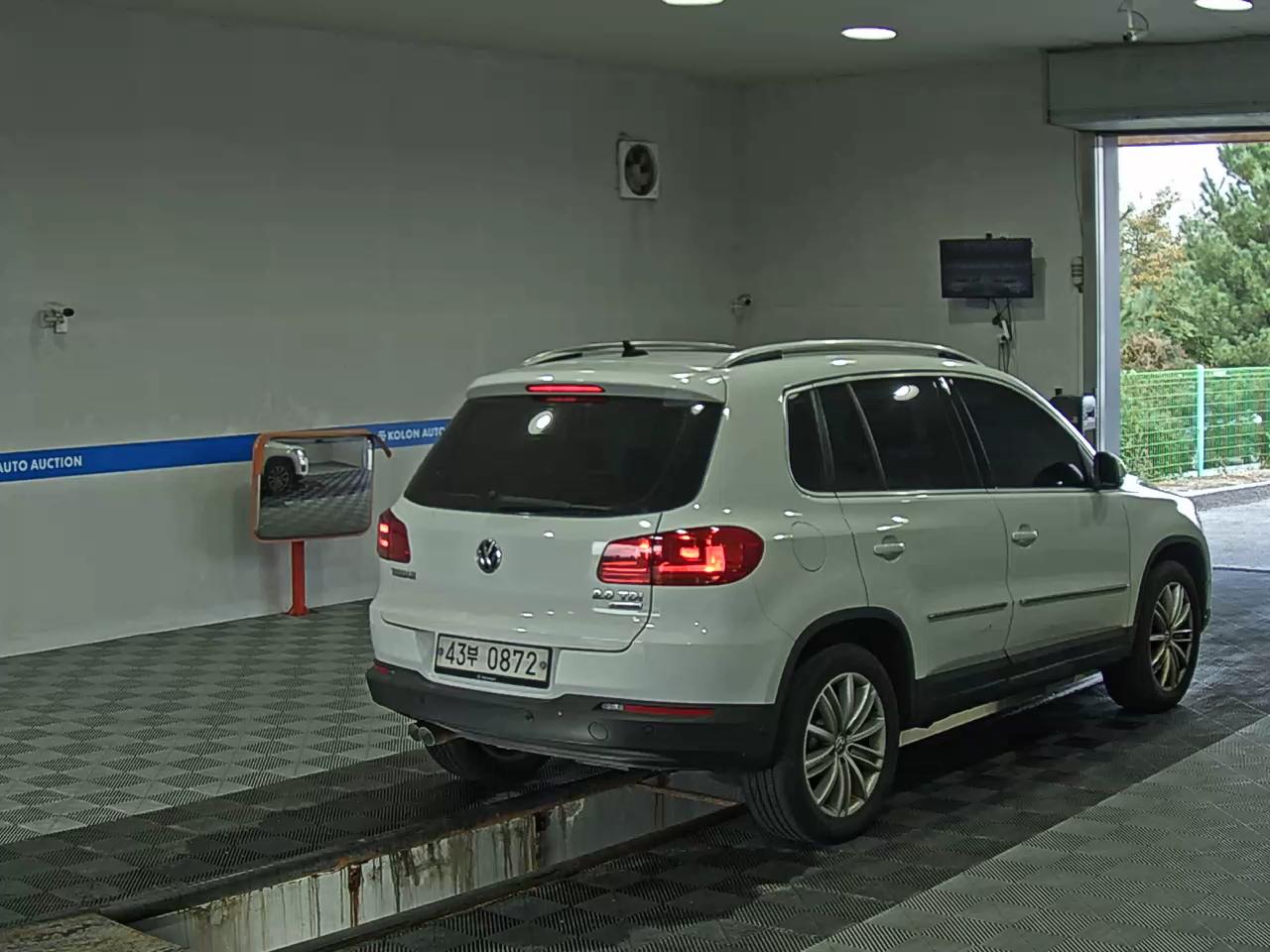 VOLKSWAGEN TIGUAN 2.0 TDI BLUEMOTION PREMIUM 2016 - zdjęcie 5
