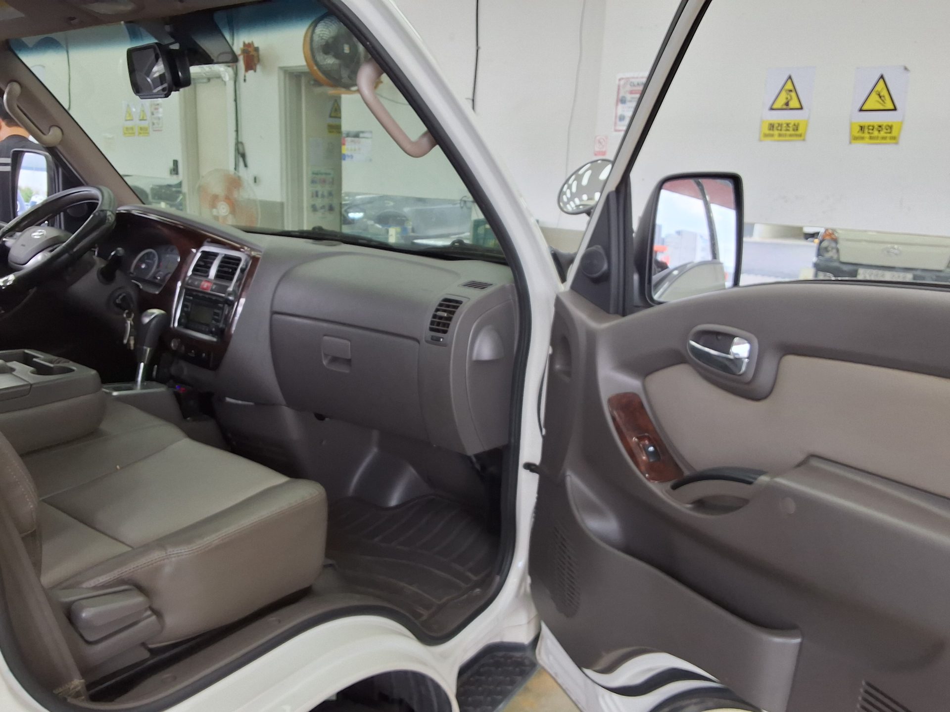 HYUNDAI PORTER II CRDi STANDARD CAB EXTRA LONG WHEELBASE GOLD 2016 - zdjęcie 11