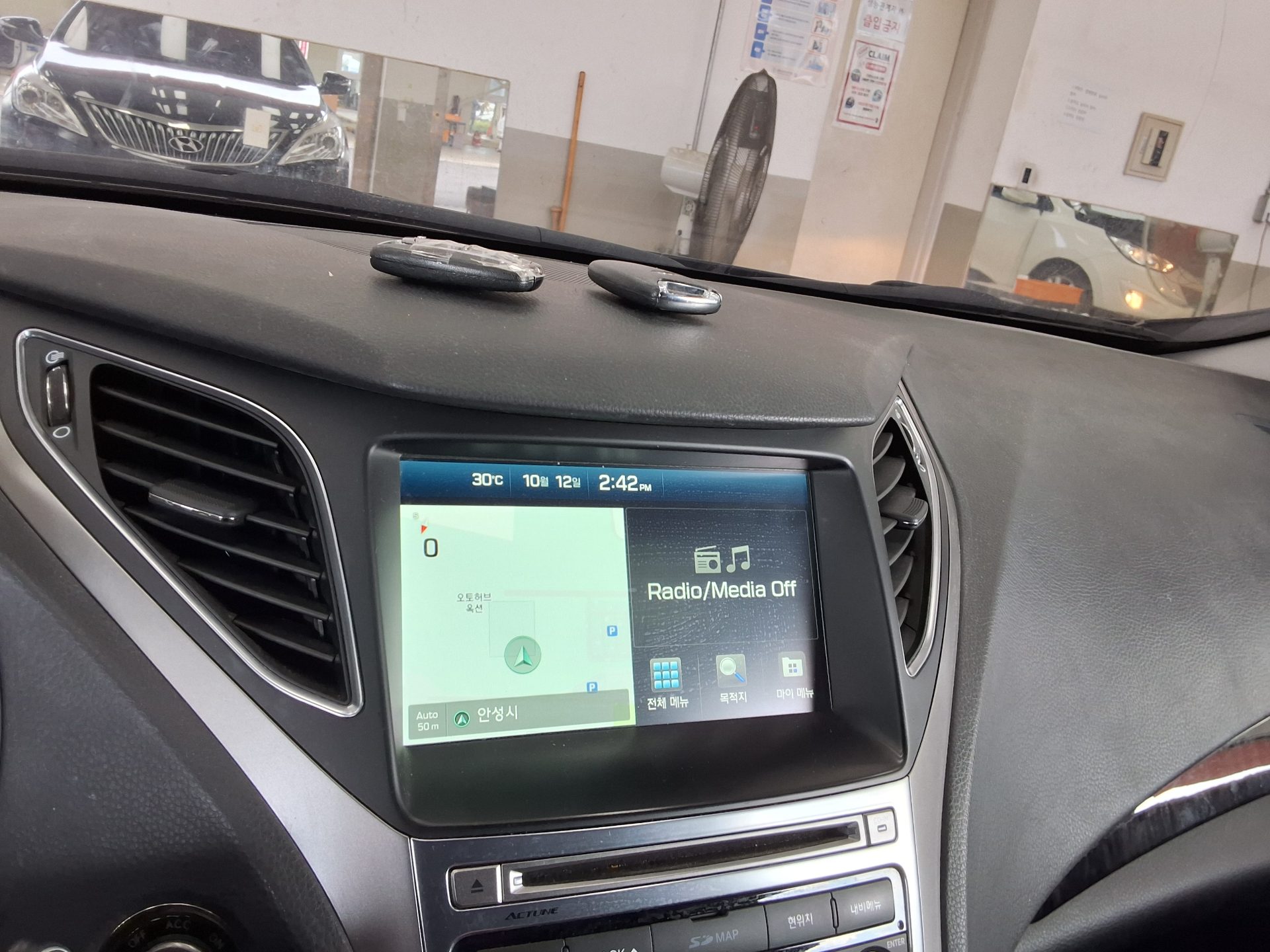 HYUNDAI GRANDEUR HG HG 300 PREMIUM 2015 - zdjęcie 17