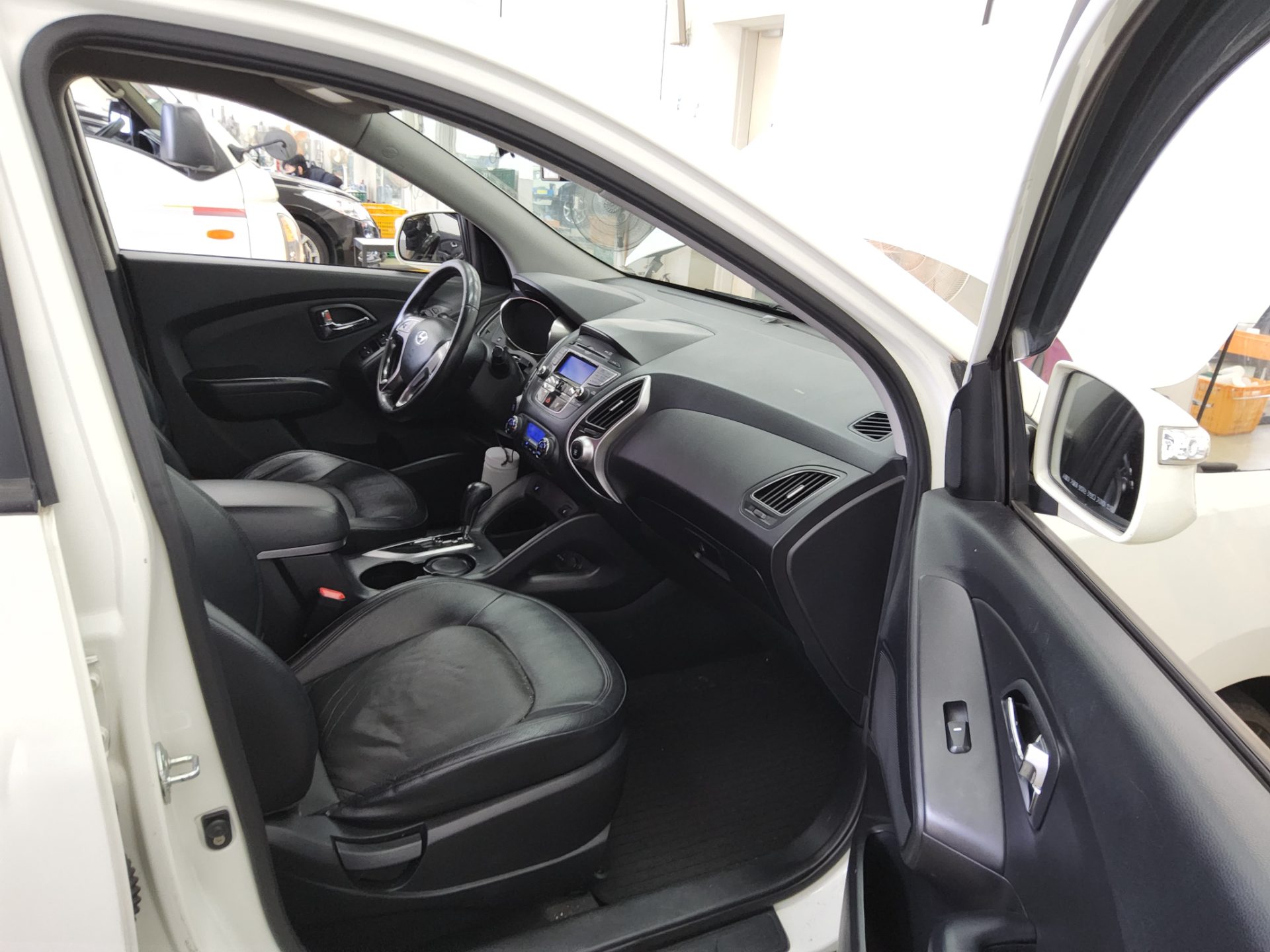 HYUNDAI TUCSON ix DIESEL R20 2WD LX20 LUXURY 2011 - zdjęcie 14