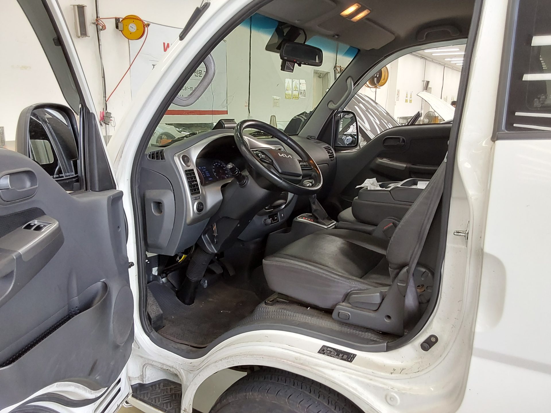 KIA THE NEW BONGO III CARGO 1 TON KING CAB EXTRA LONG WHEELBASE GL 2022 - zdjęcie 10
