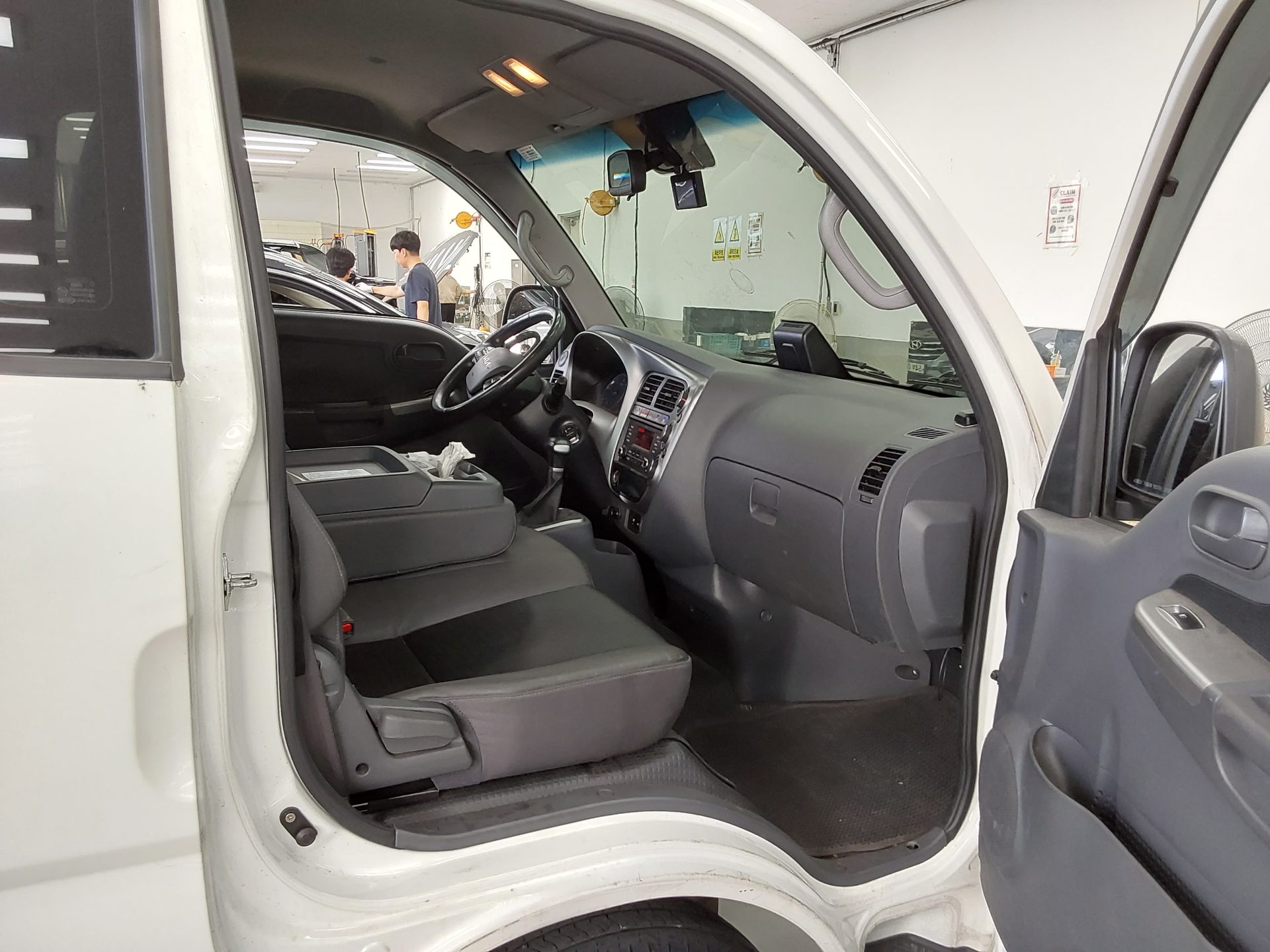 KIA THE NEW BONGO III CARGO 1 TON KING CAB EXTRA LONG WHEELBASE GL 2022 - zdjęcie 12