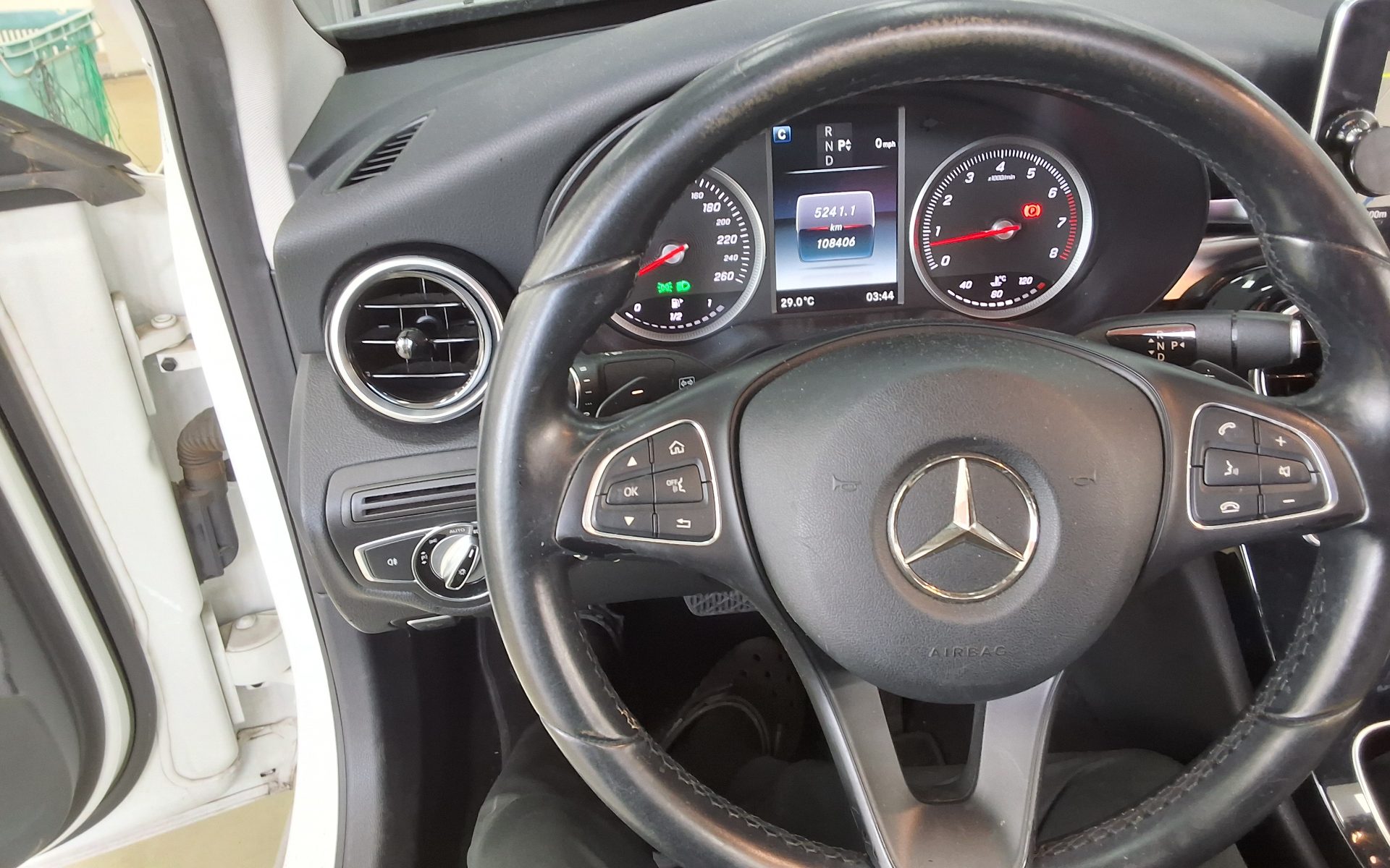 MERCEDES-BENZ C-CLASS (4TH GEN) C200 2016 - zdjęcie 17