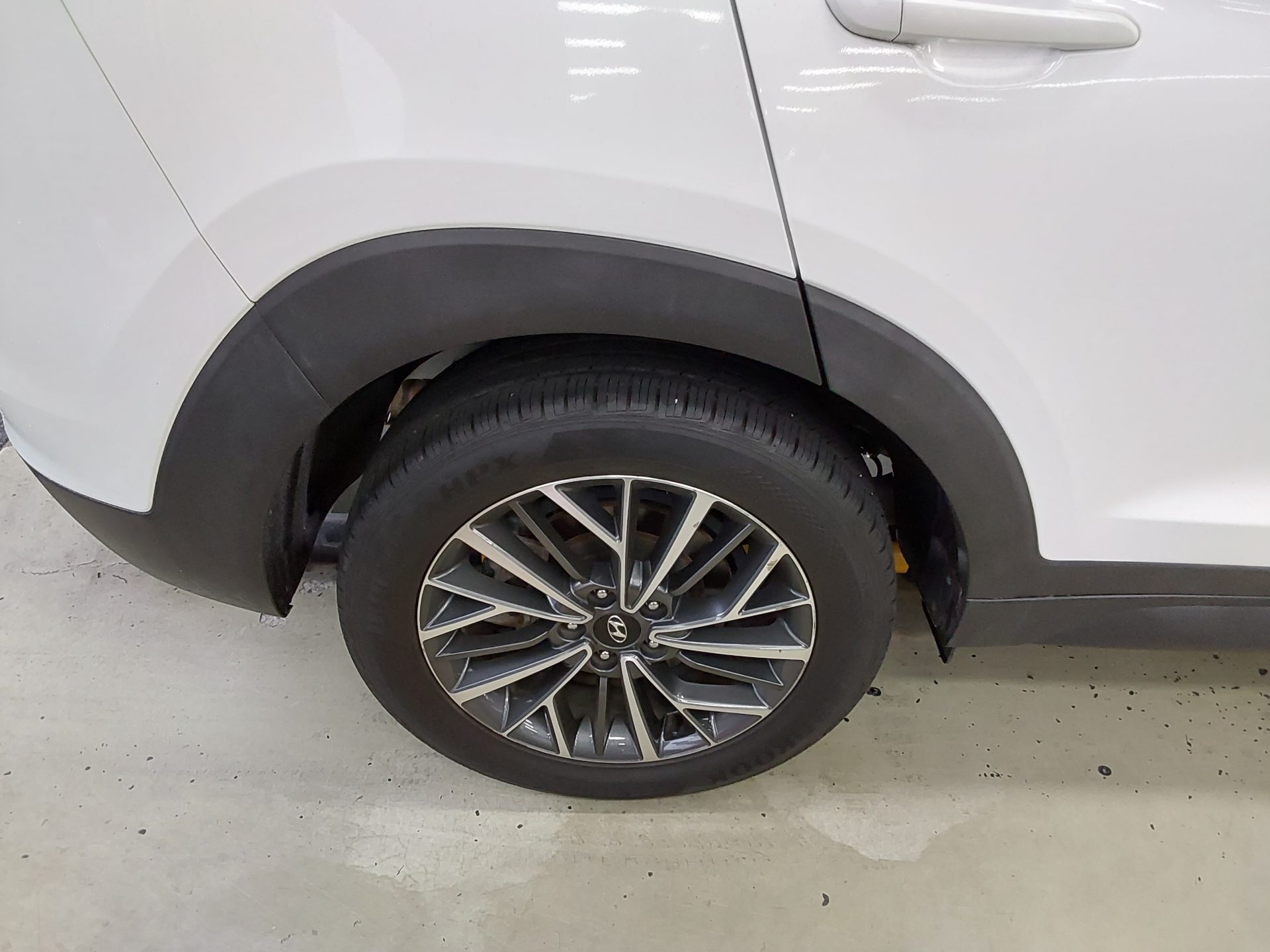 HYUNDAI NEW TUCSON 1.6 GASOLINE 2WD PREMIUM 2019 - zdjęcie 23