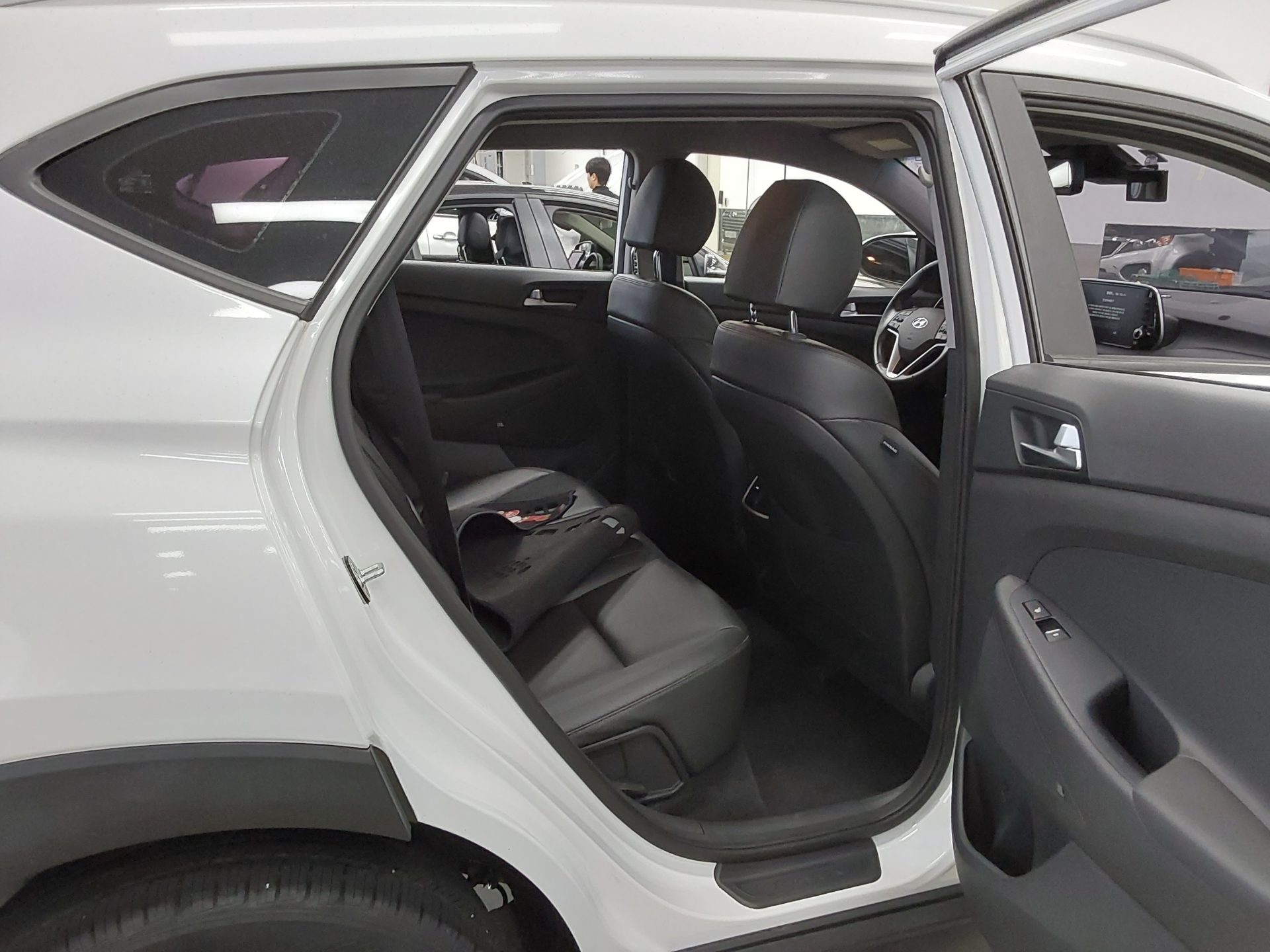 HYUNDAI NEW TUCSON 1.6 GASOLINE 2WD PREMIUM 2019 - zdjęcie 13