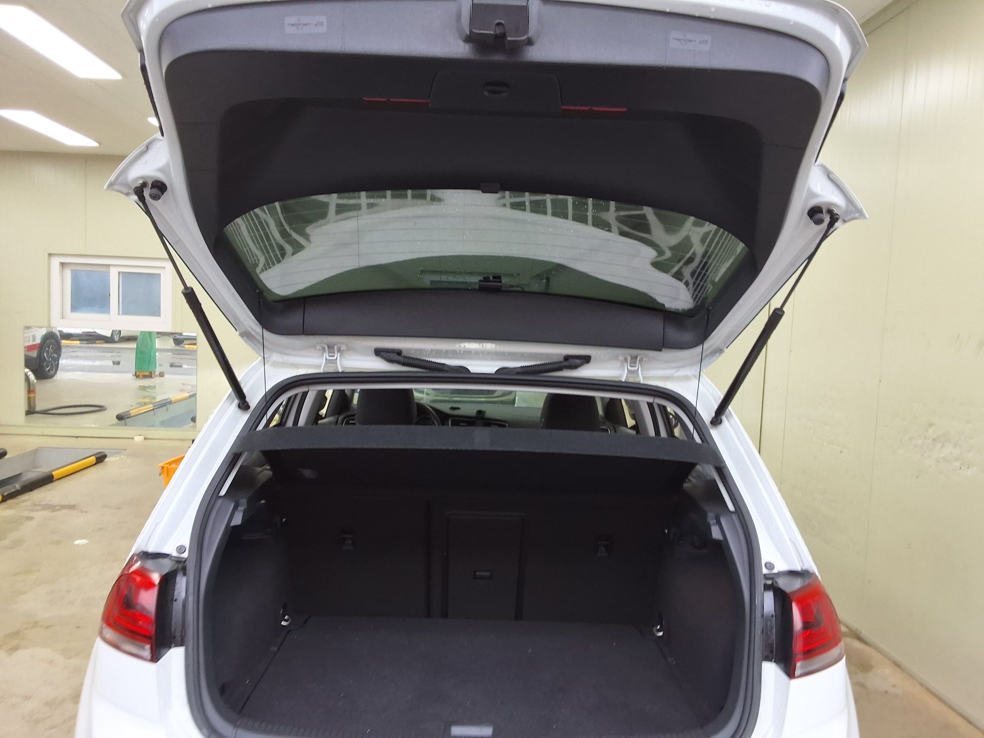 VOLKSWAGEN GOLF (7TH GEN) 2.0 TDI 2015 - zdjęcie 16