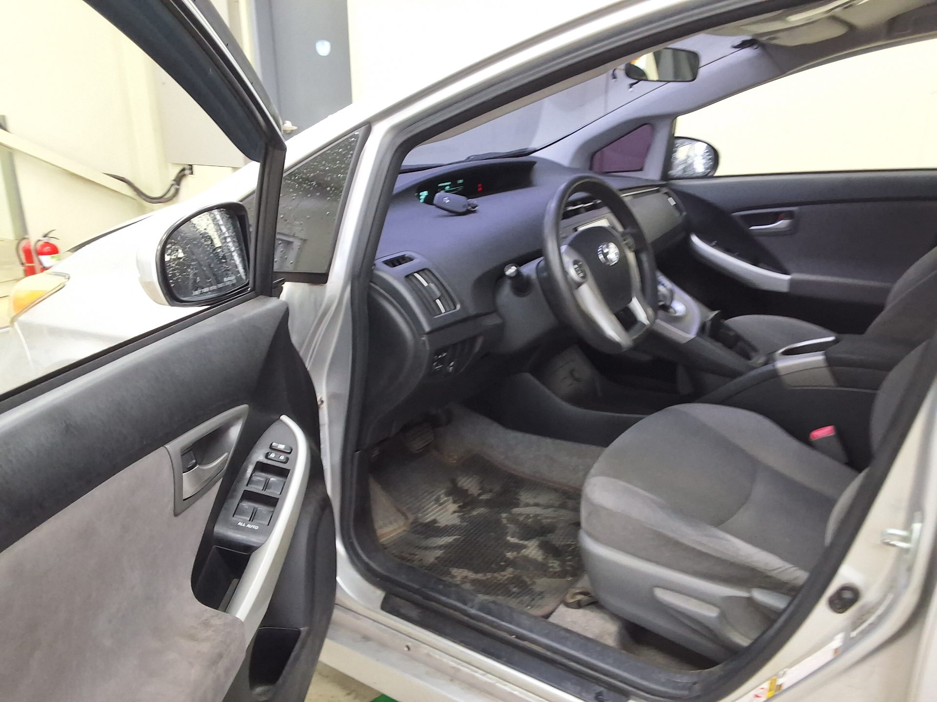 TOYOTA PRIUS (3RD GEN) 1.8 2012 - zdjęcie 11