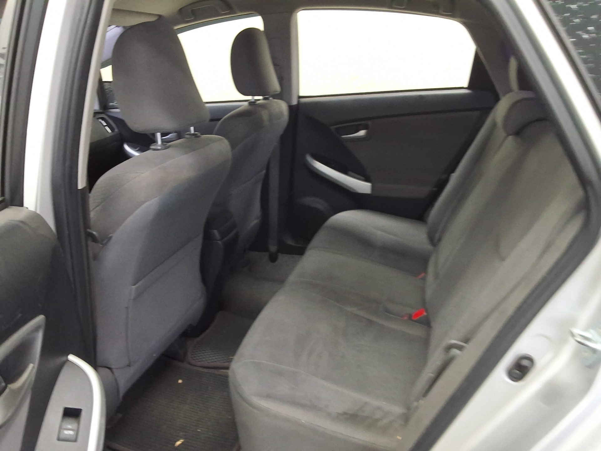 TOYOTA PRIUS (3RD GEN) 1.8 2012 - zdjęcie 13