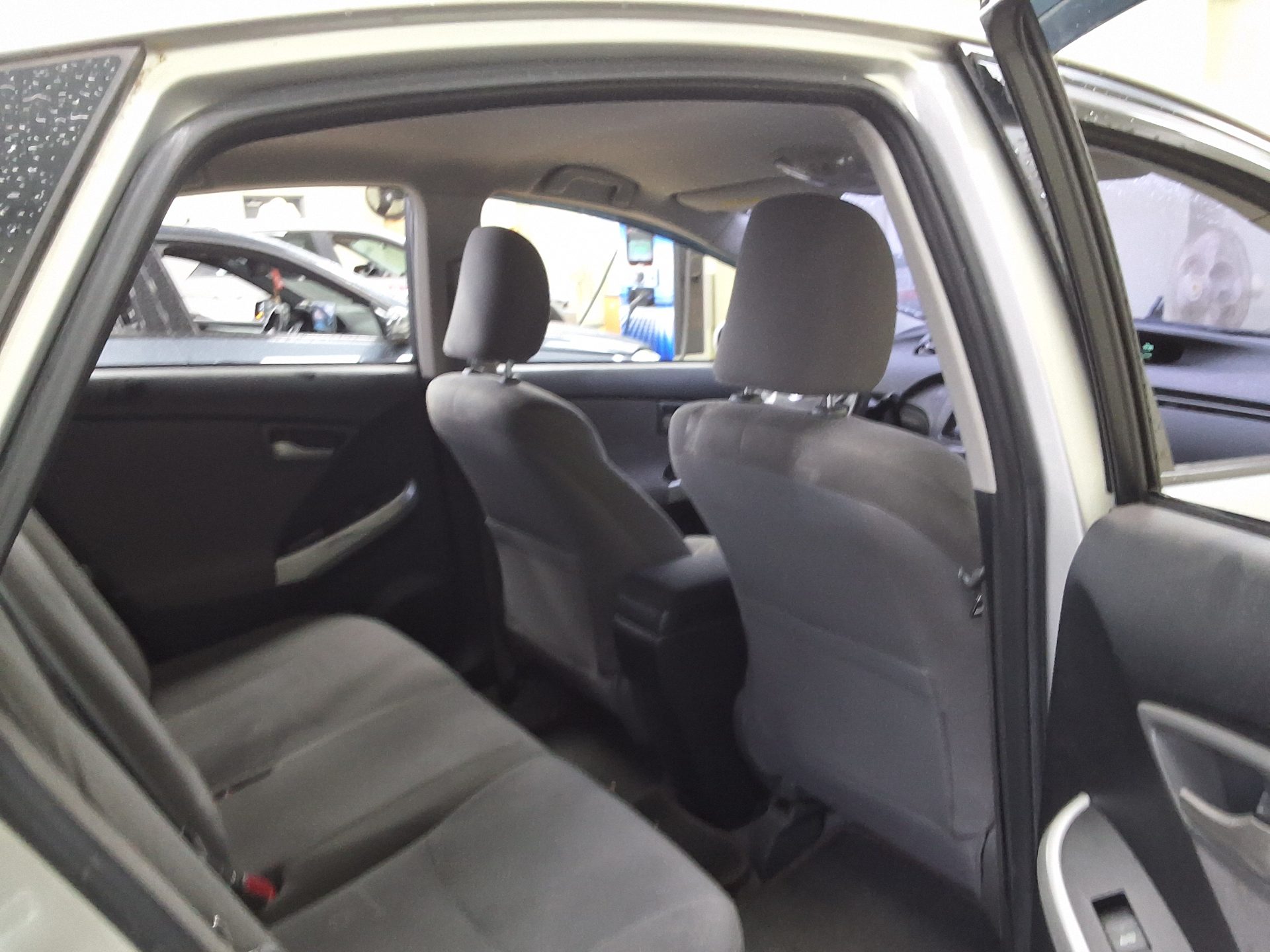 TOYOTA PRIUS (3RD GEN) 1.8 2012 - zdjęcie 14