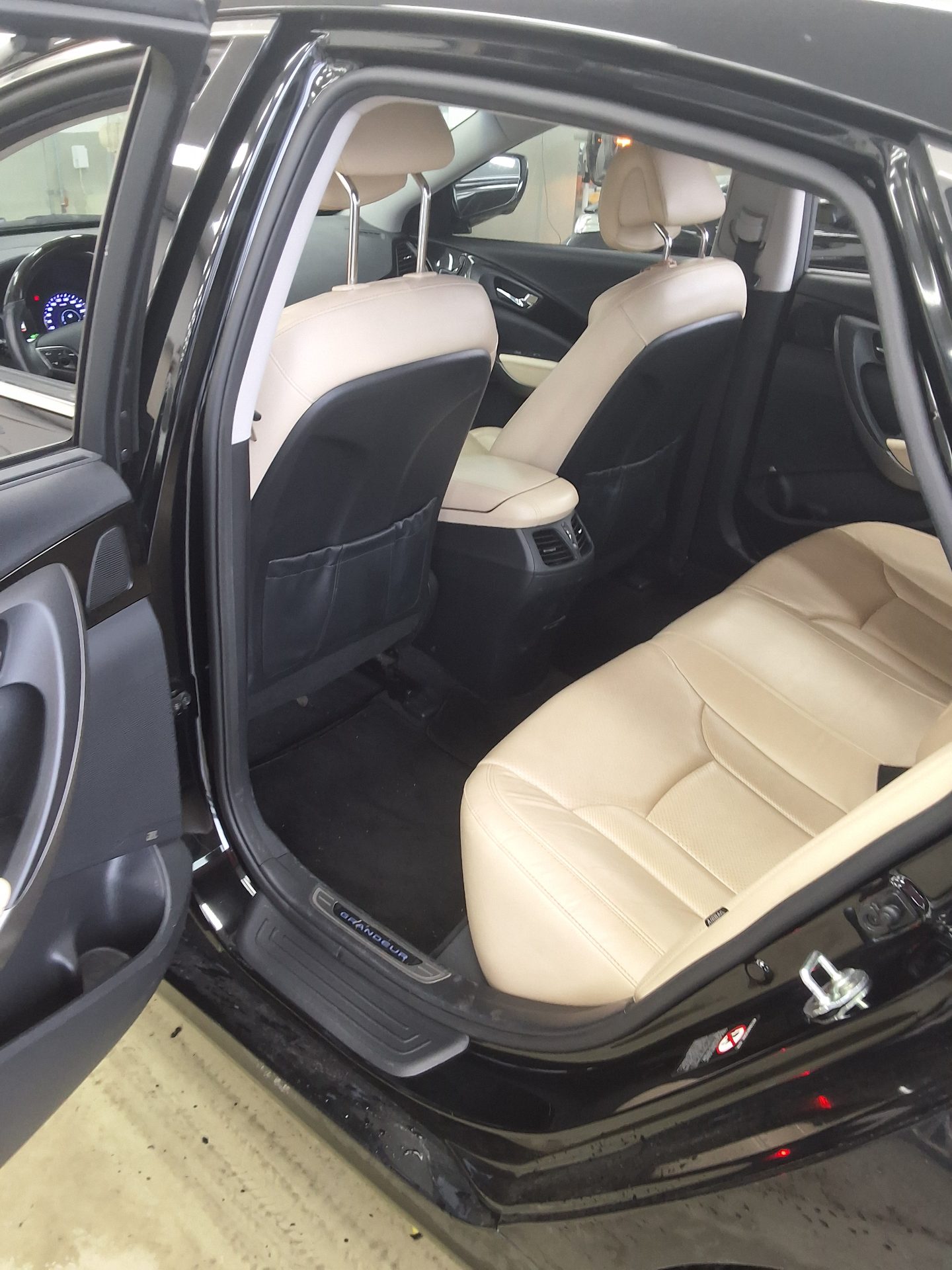HYUNDAI GRANDEUR HG HYBRID 2.4 HEV PREMIUM COLLECTION 2017 - zdjęcie 12