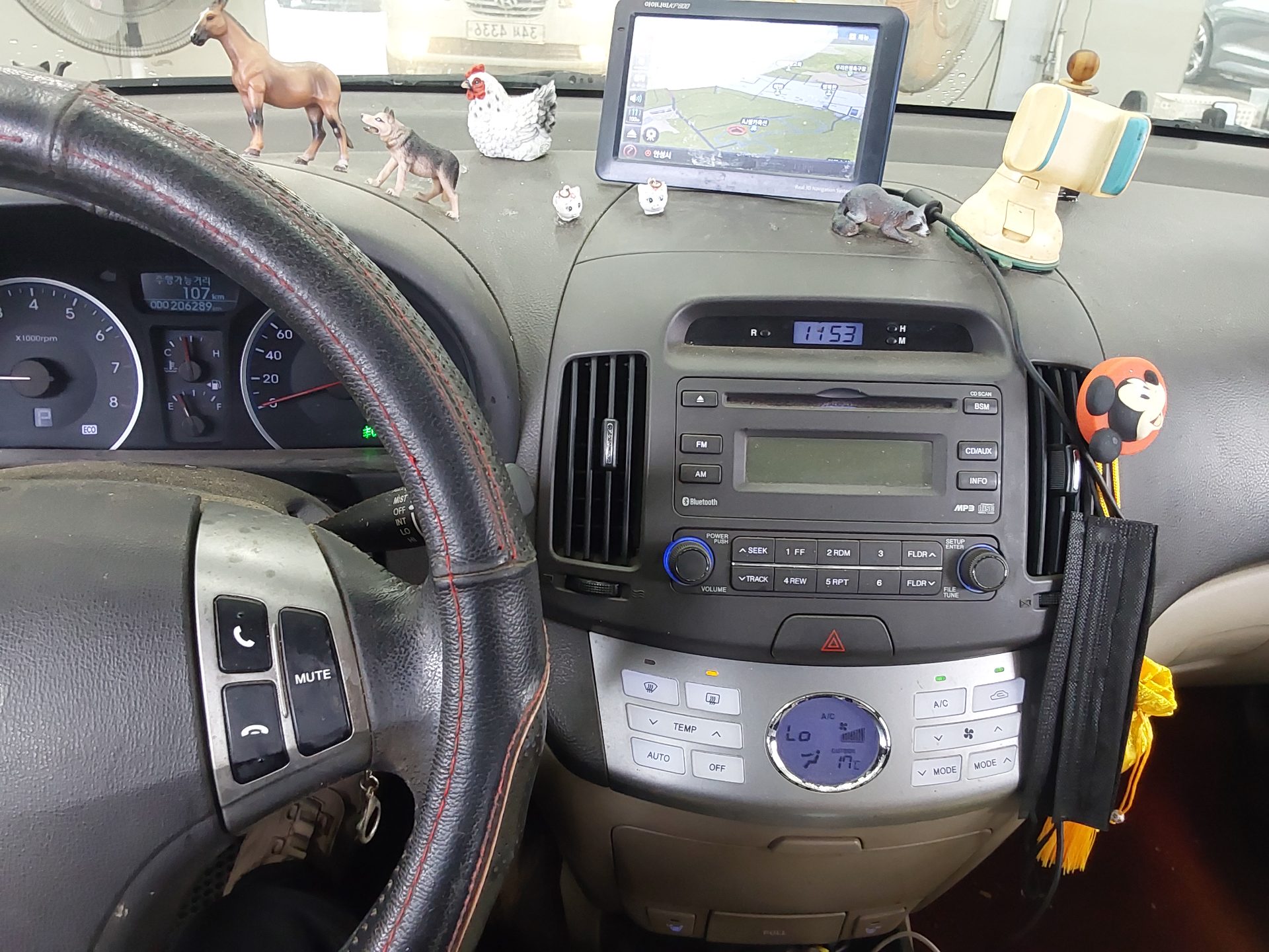 HYUNDAI AVANTE HD 1.6 VVT S16 LUXURY 2010 - zdjęcie 17