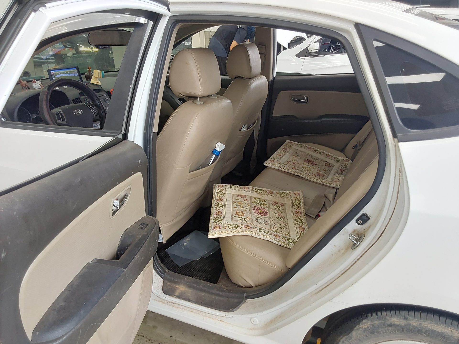 HYUNDAI AVANTE HD 1.6 VVT S16 LUXURY 2010 - zdjęcie 12