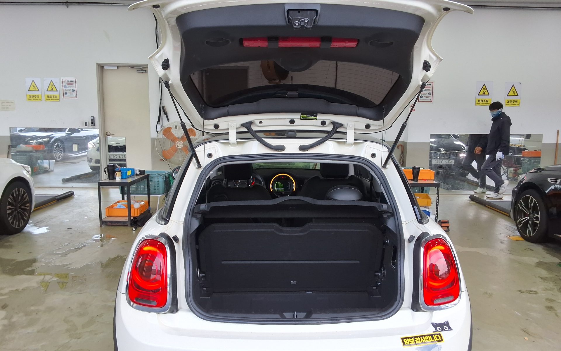 MINI COOPER (3RD GEN) 1.5 D MID 2016 - zdjęcie 13