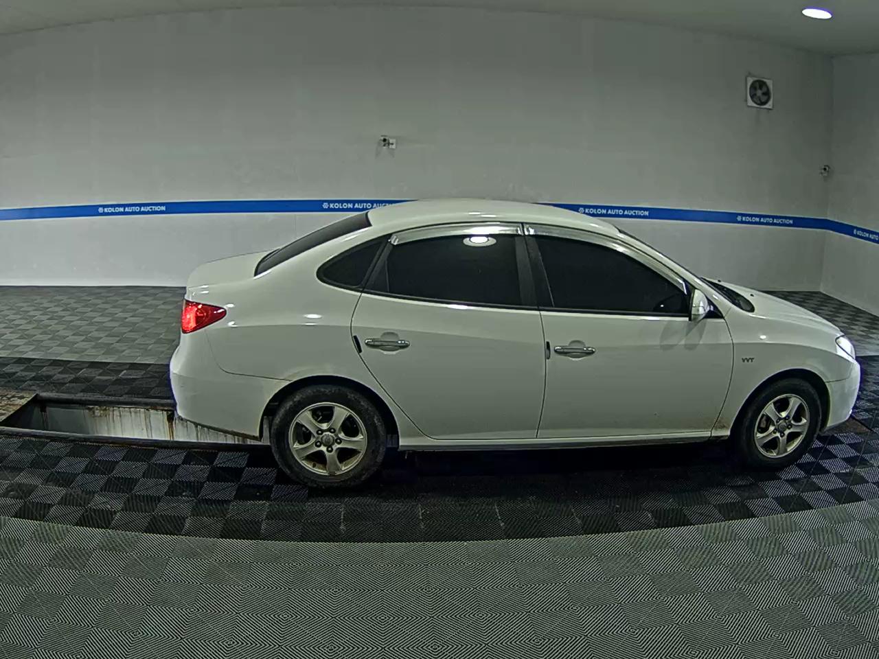 HYUNDAI AVANTE HD 1.6 VVT S16 LUXURY 2010 - zdjęcie 4