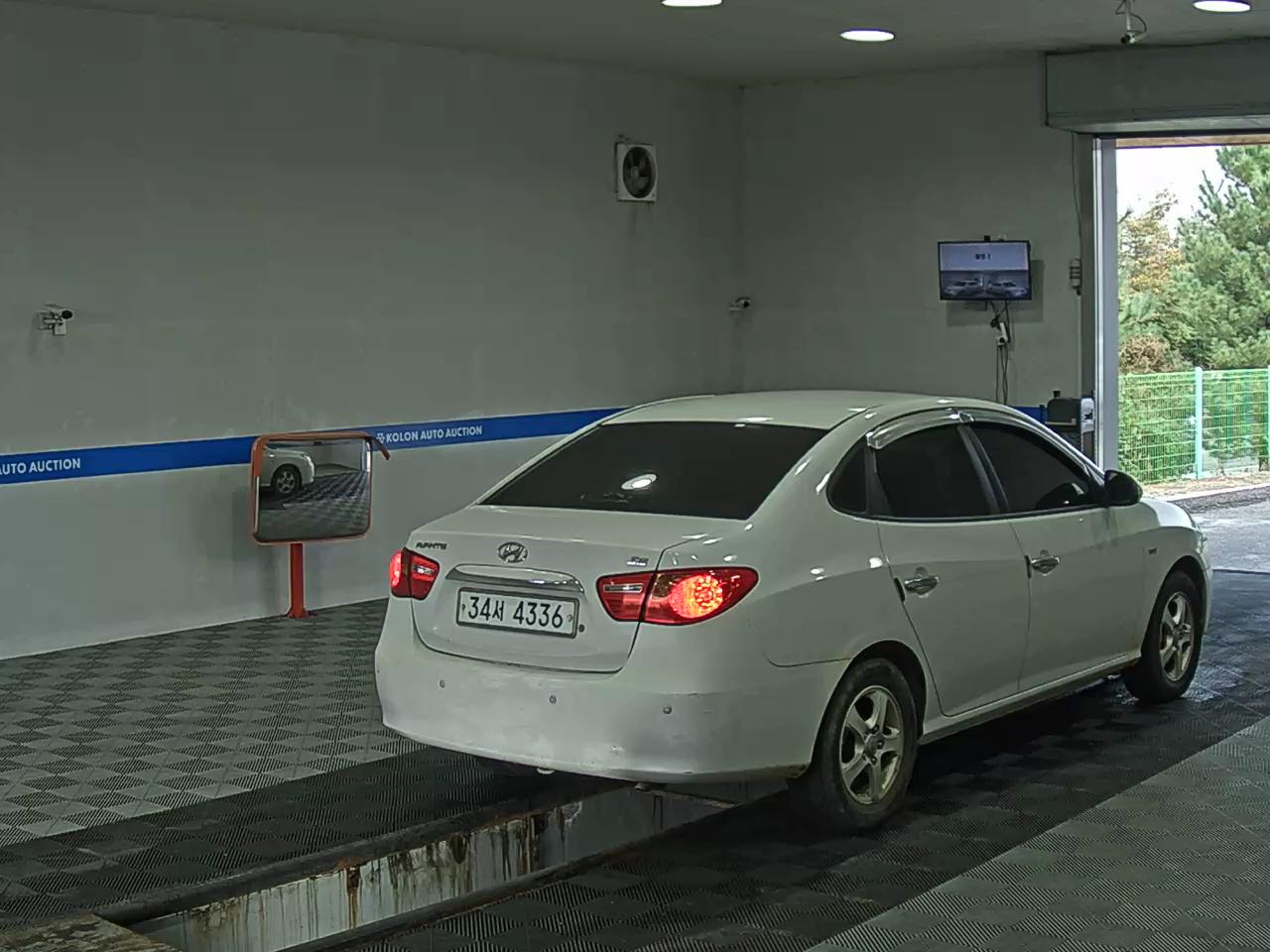 HYUNDAI AVANTE HD 1.6 VVT S16 LUXURY 2010 - zdjęcie 5