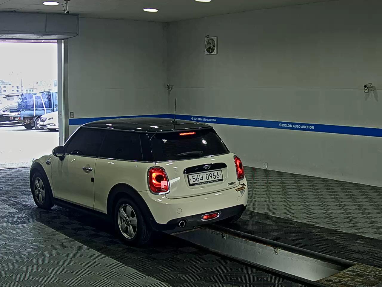 MINI COOPER (3RD GEN) 1.5 D MID 2016 - zdjęcie 6