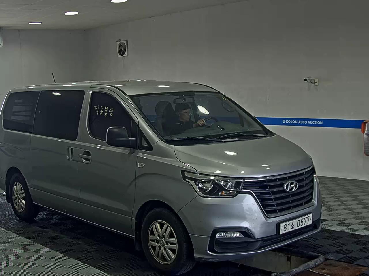 HYUNDAI THE NEW GRAND STAREX 5-SEATER DIESEL VAN SMART 2019 - zdjęcie 3