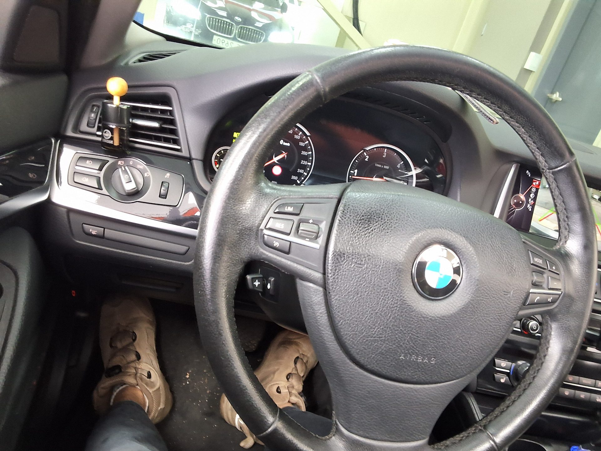 BMW 5 SERIES (6TH GEN) 520d xDRIVE M AERODYNAMIC 2016 - zdjęcie 23