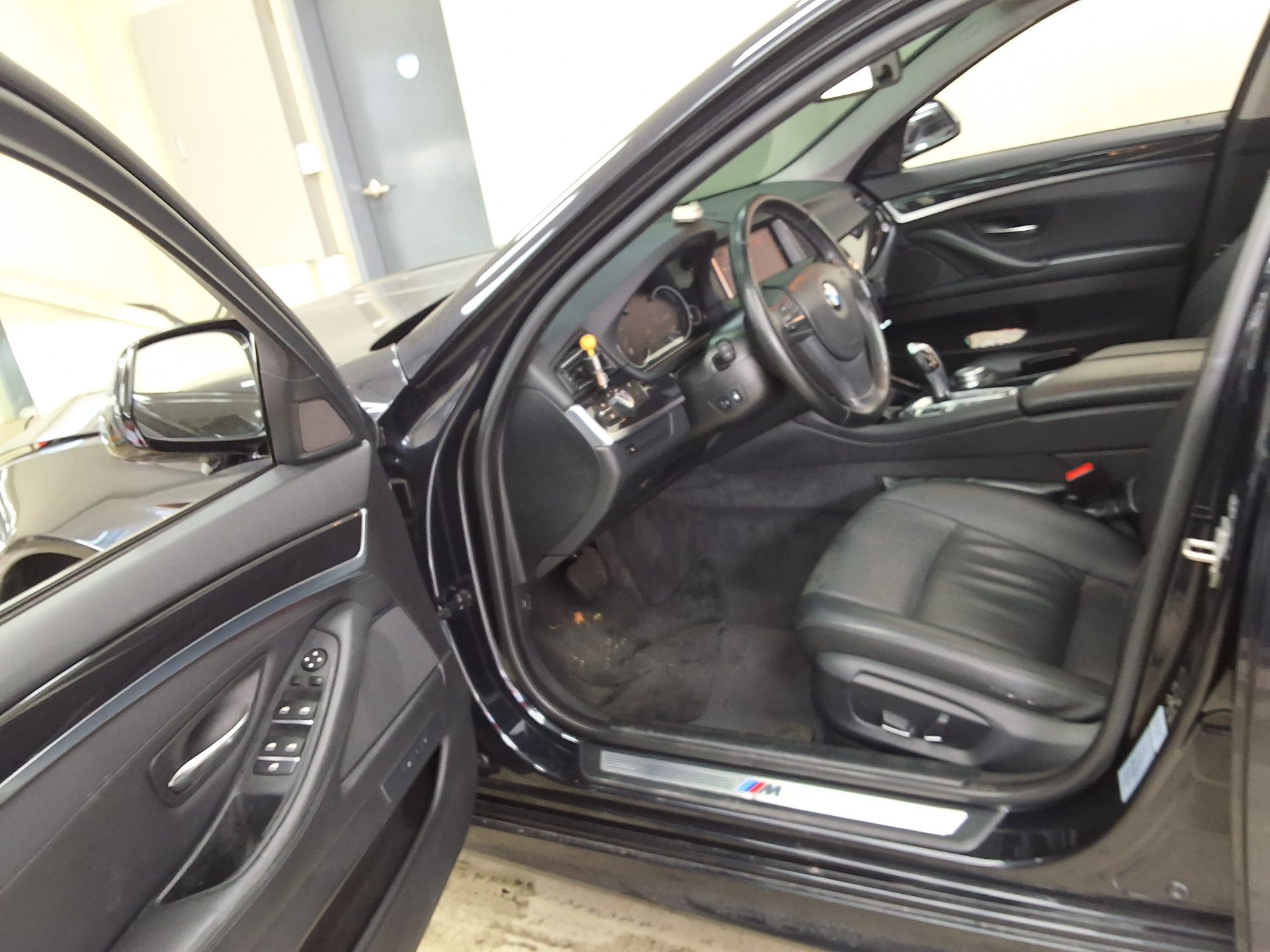 BMW 5 SERIES (6TH GEN) 520d xDRIVE M AERODYNAMIC 2016 - zdjęcie 11