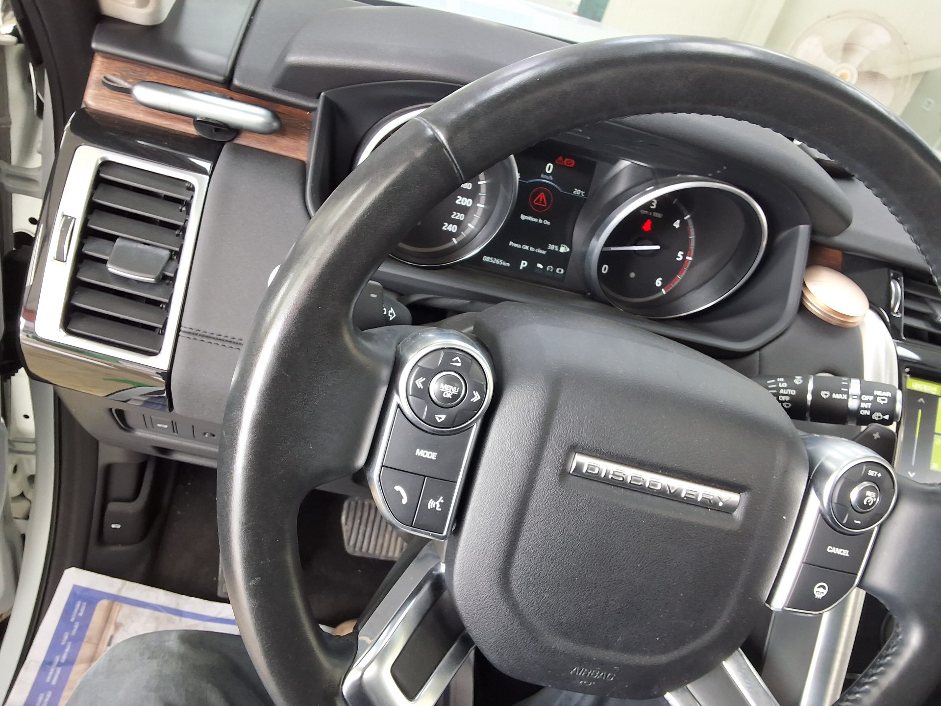 LAND ROVER DISCOVERY 5 3.0 TD6 HSE 2017 - zdjęcie 23