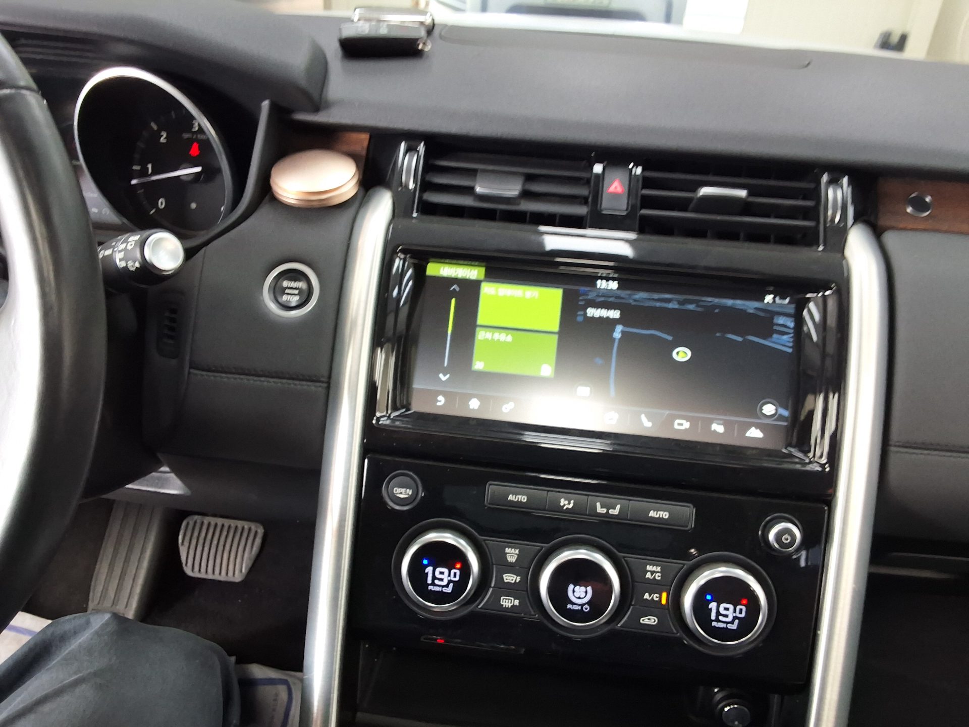 LAND ROVER DISCOVERY 5 3.0 TD6 HSE 2017 - zdjęcie 24