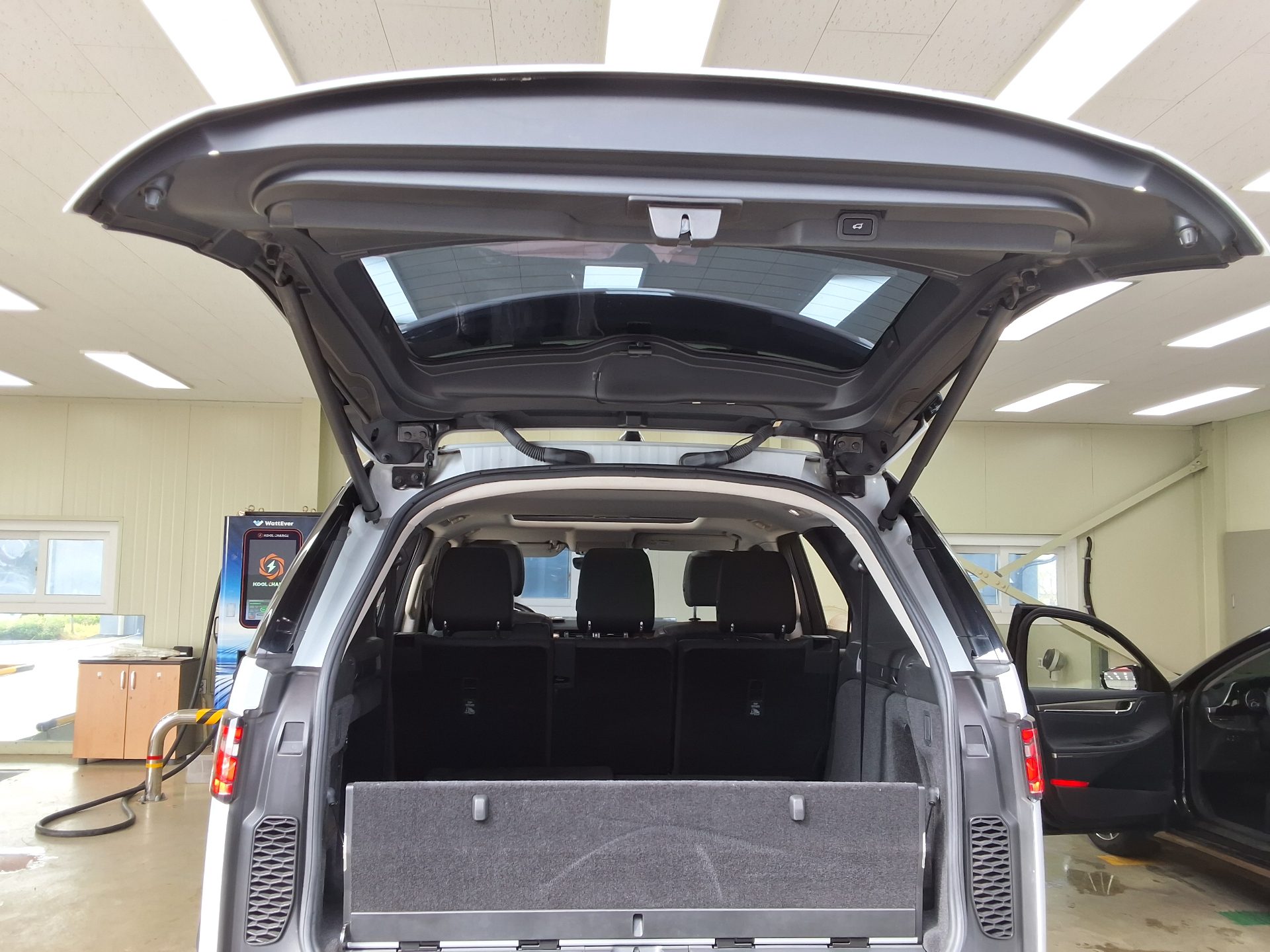 LAND ROVER DISCOVERY 5 3.0 TD6 HSE 2017 - zdjęcie 16