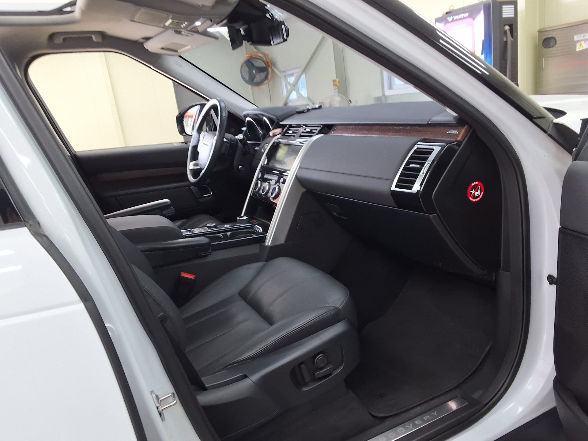 LAND ROVER DISCOVERY 5 3.0 TD6 HSE 2017 - zdjęcie 15