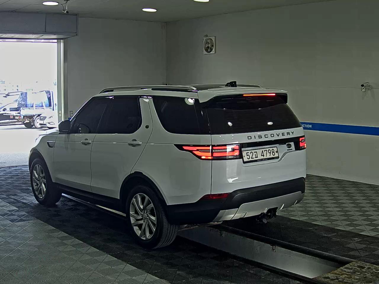 LAND ROVER DISCOVERY 5 3.0 TD6 HSE 2017 - zdjęcie 6