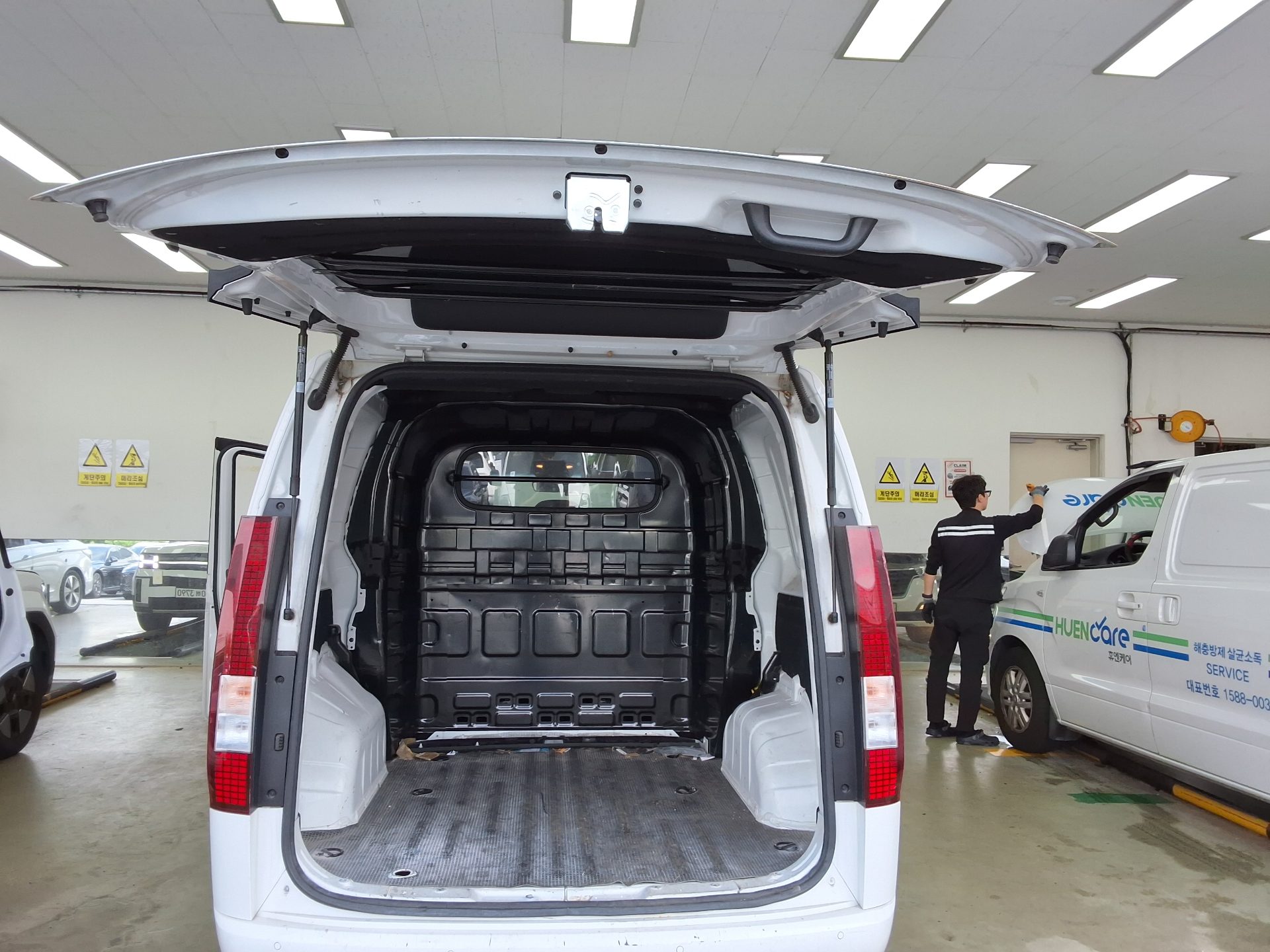 HYUNDAI STARIA 2.2 DIESEL CARGO 5-SEATER SMART 2022 - zdjęcie 15