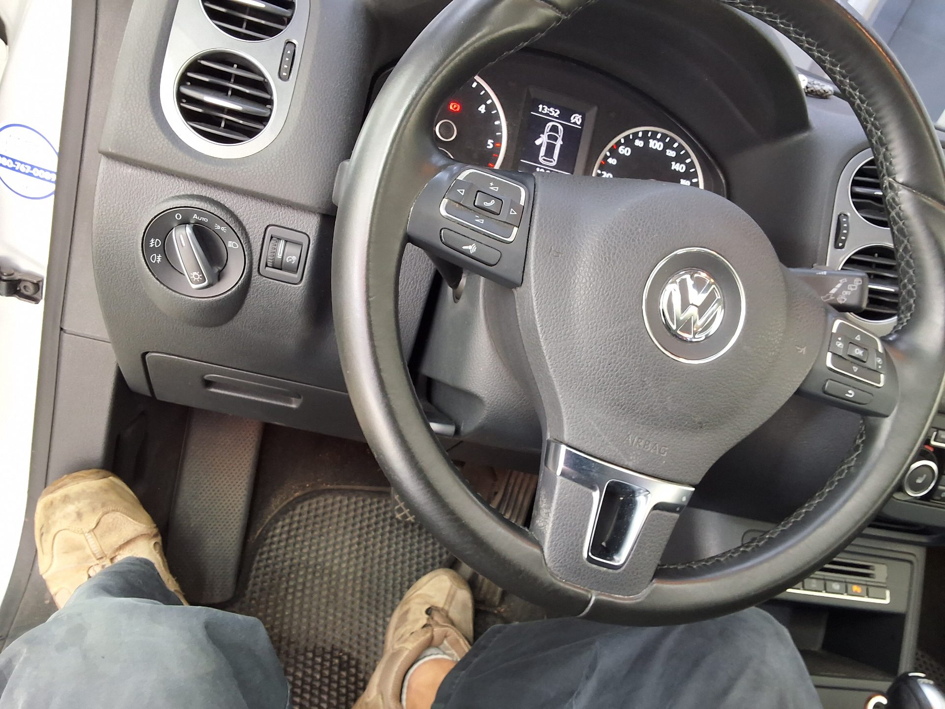 VOLKSWAGEN TIGUAN 2.0 TDI BLUEMOTION PREMIUM 2015 - zdjęcie 22