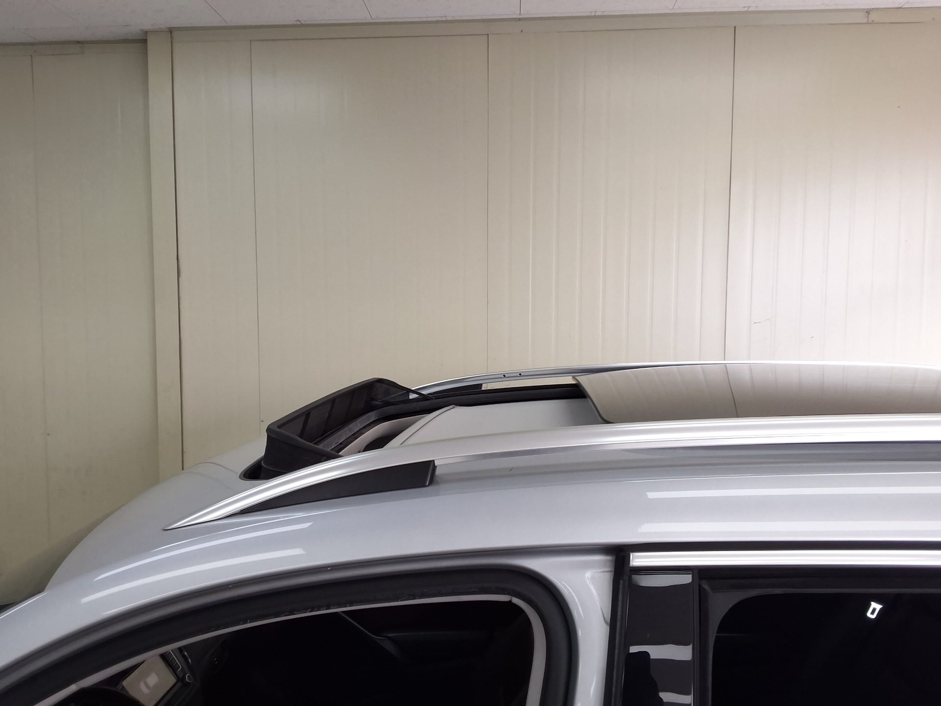 VOLKSWAGEN TIGUAN 2.0 TDI BLUEMOTION PREMIUM 2015 - zdjęcie 25