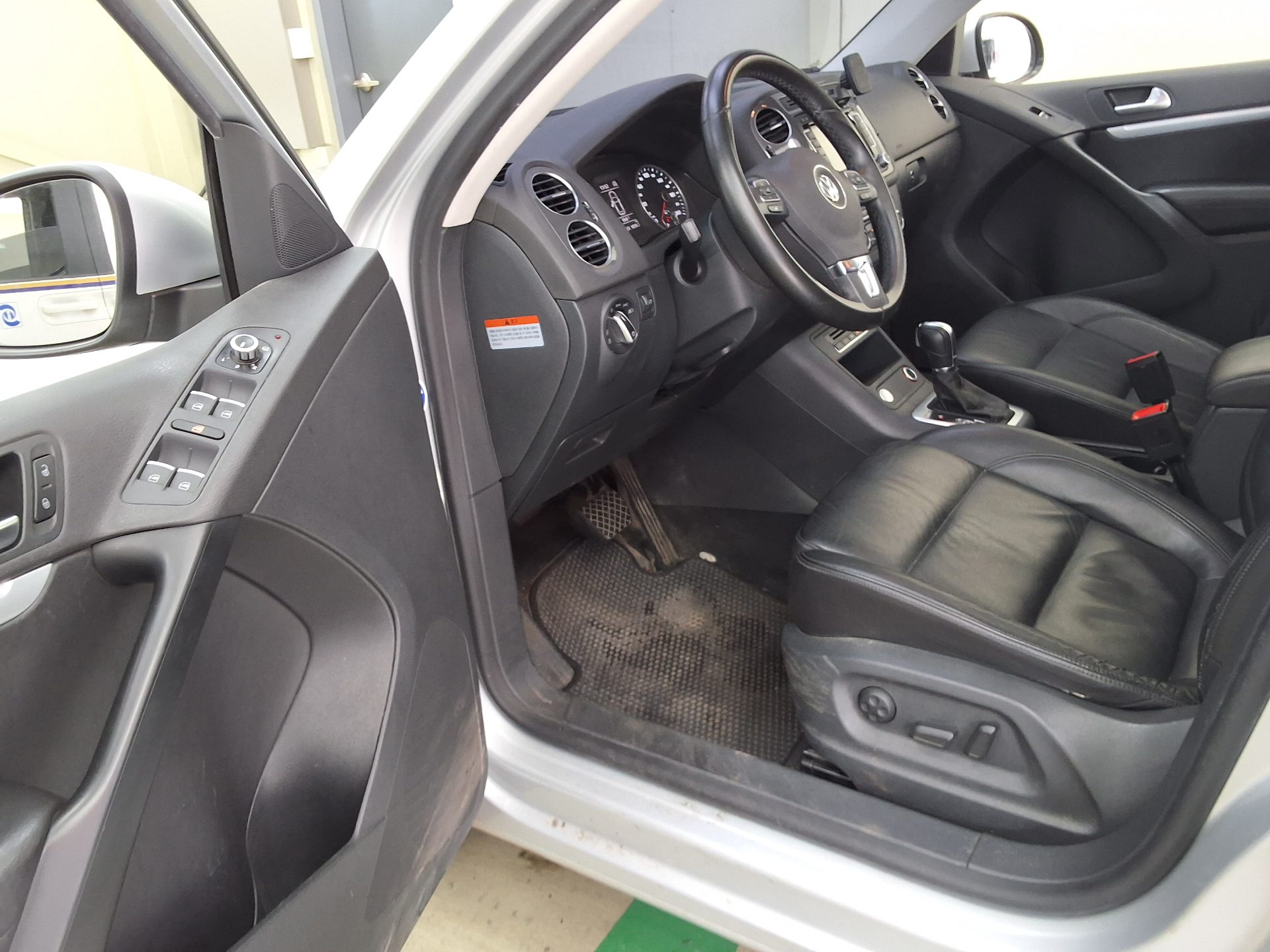 VOLKSWAGEN TIGUAN 2.0 TDI BLUEMOTION PREMIUM 2015 - zdjęcie 10