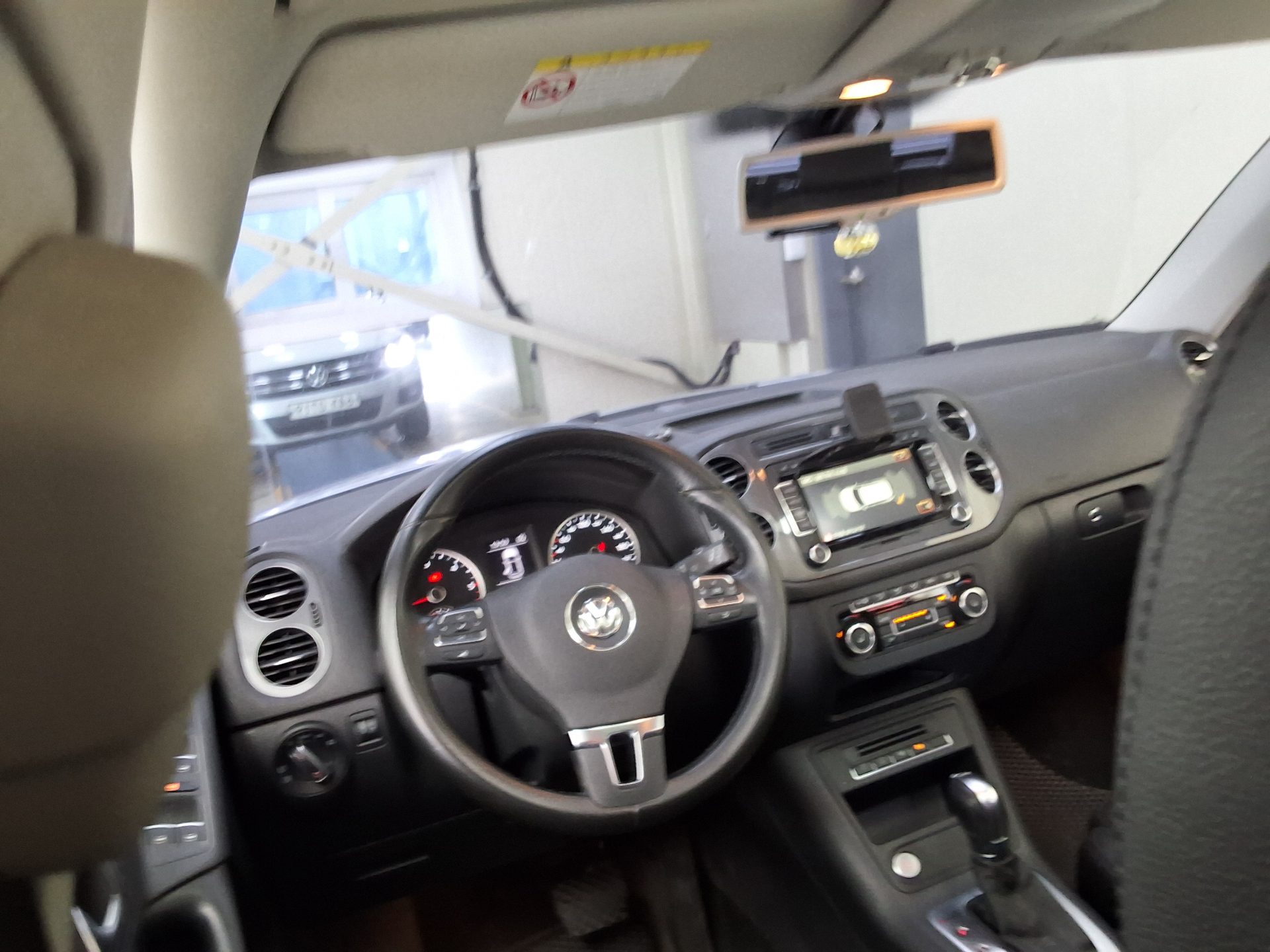 VOLKSWAGEN TIGUAN 2.0 TDI BLUEMOTION PREMIUM 2015 - zdjęcie 11