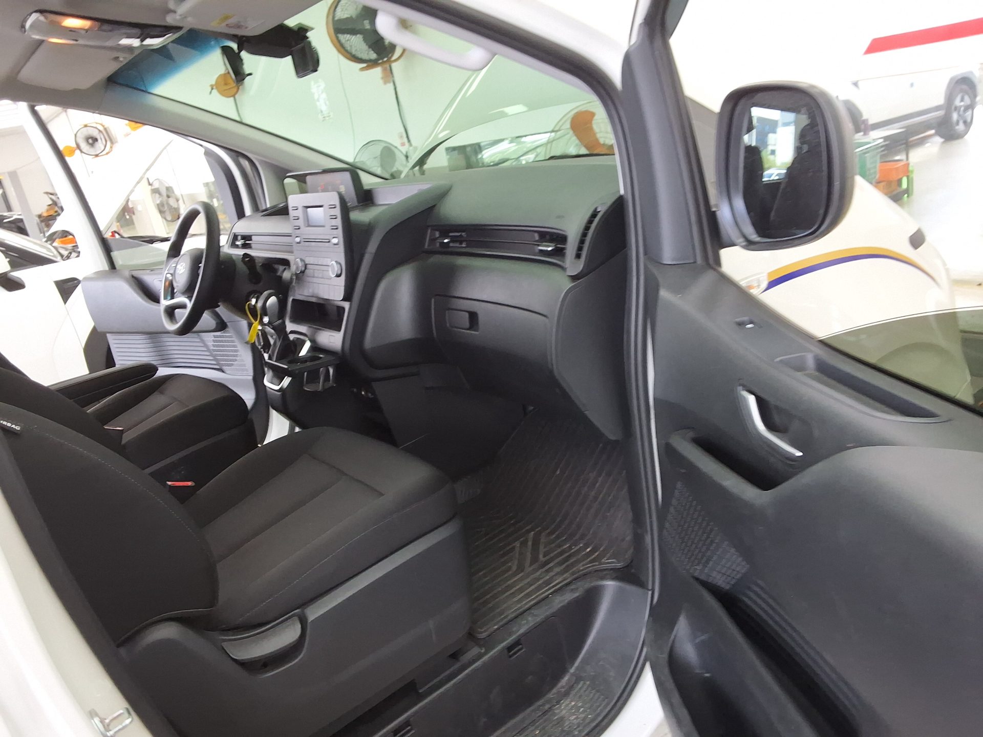 HYUNDAI STARIA 2.2 DIESEL CARGO 5-SEATER SMART 2022 - zdjęcie 14