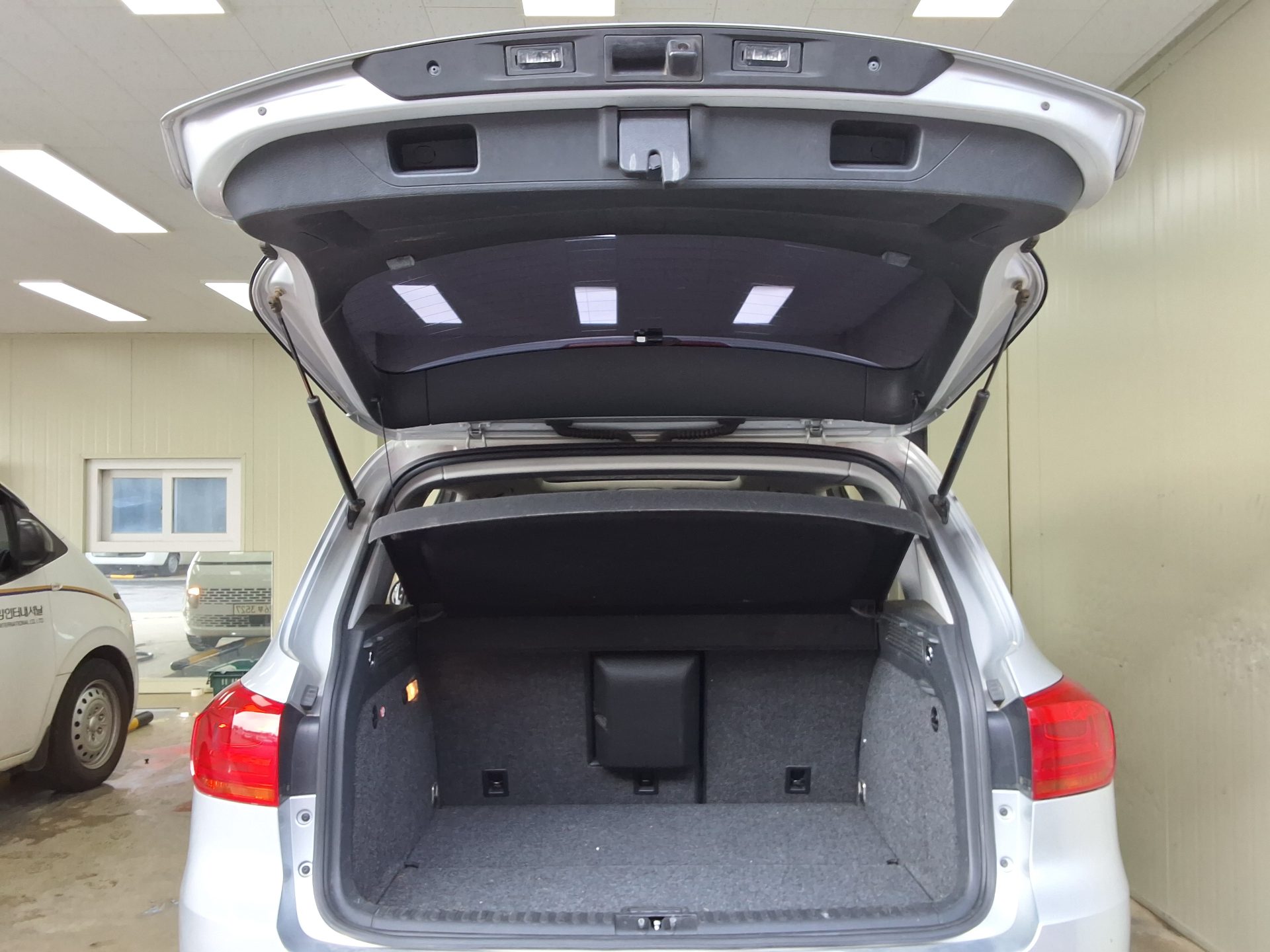 VOLKSWAGEN TIGUAN 2.0 TDI BLUEMOTION PREMIUM 2015 - zdjęcie 15