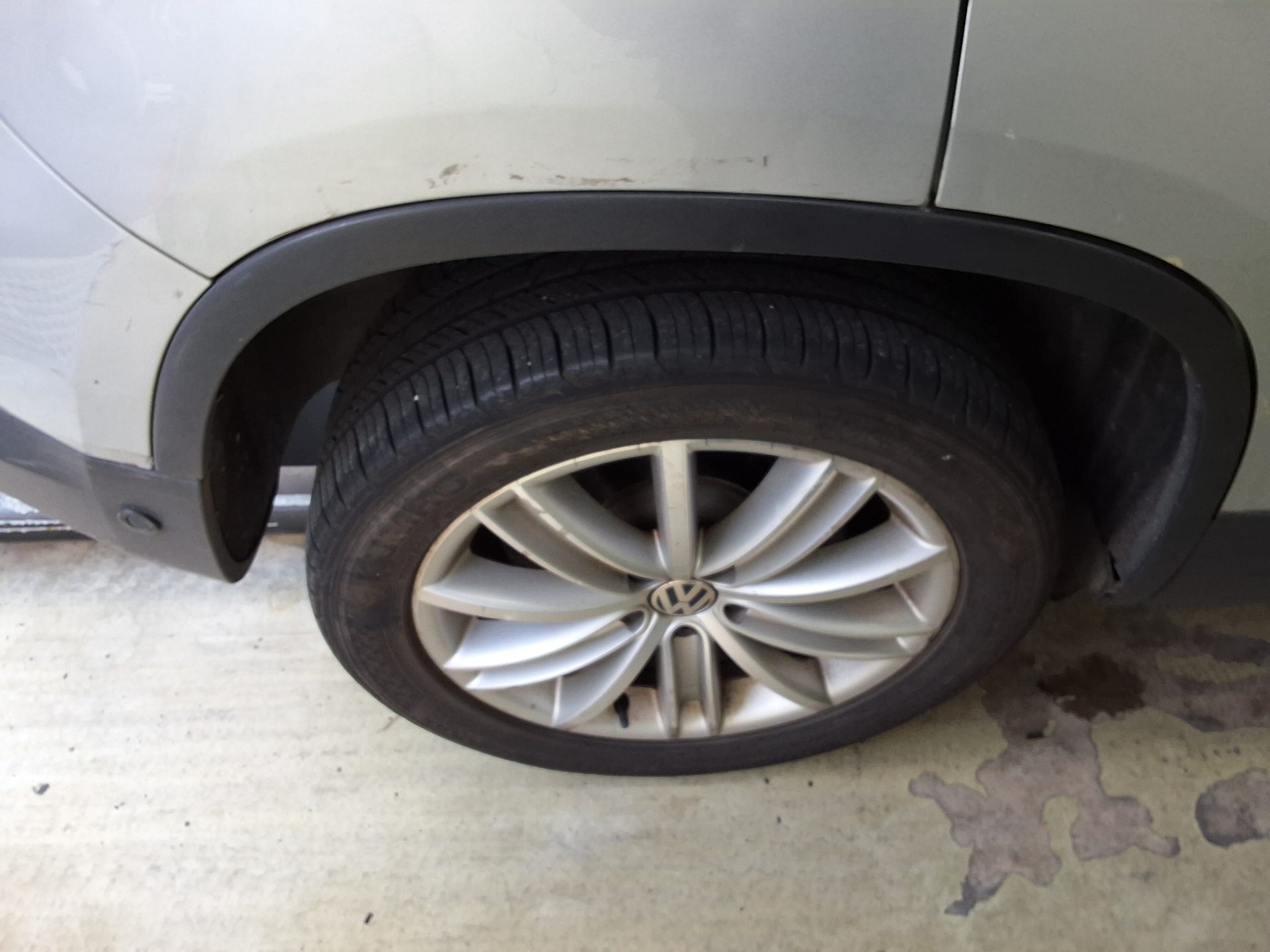 VOLKSWAGEN TIGUAN 2.0 TDI BLUEMOTION PREMIUM 2015 - zdjęcie 21