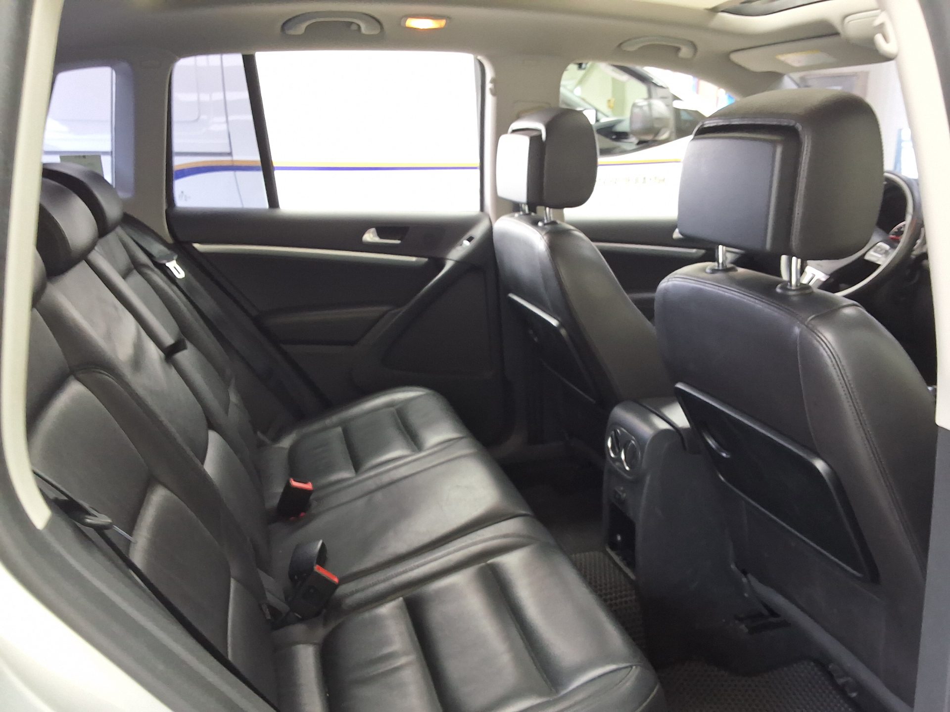 VOLKSWAGEN TIGUAN 2.0 TDI BLUEMOTION PREMIUM 2015 - zdjęcie 13