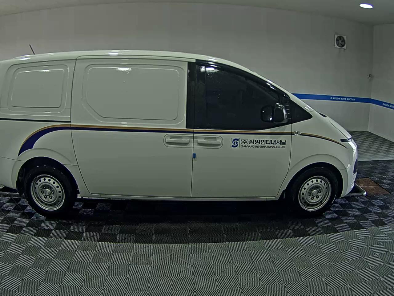 HYUNDAI STARIA 2.2 DIESEL CARGO 3-SEATER SMART 2025 - zdjęcie 4
