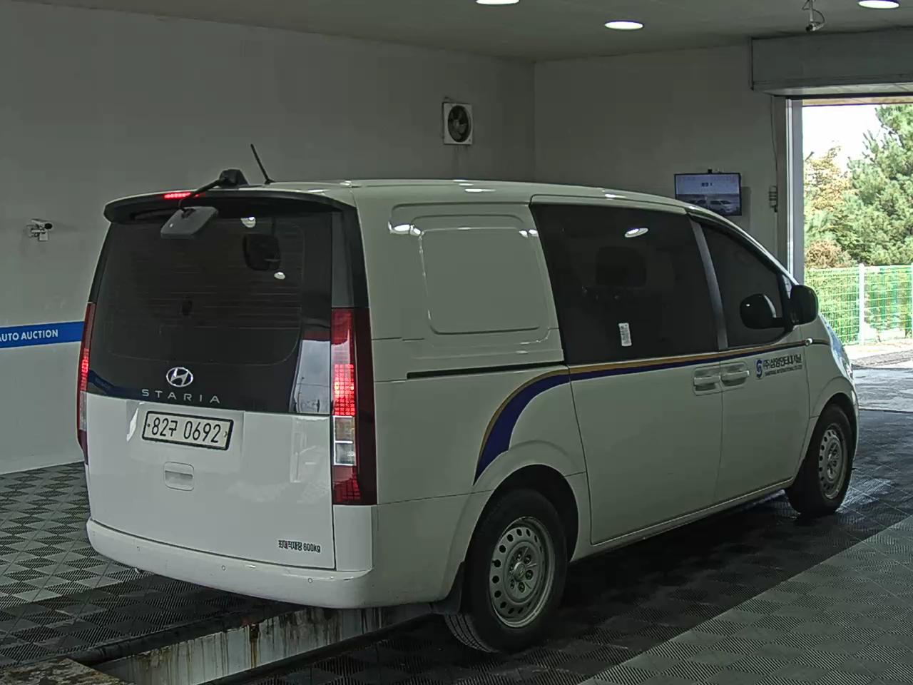 HYUNDAI STARIA 2.2 DIESEL CARGO 5-SEATER SMART 2022 - zdjęcie 5