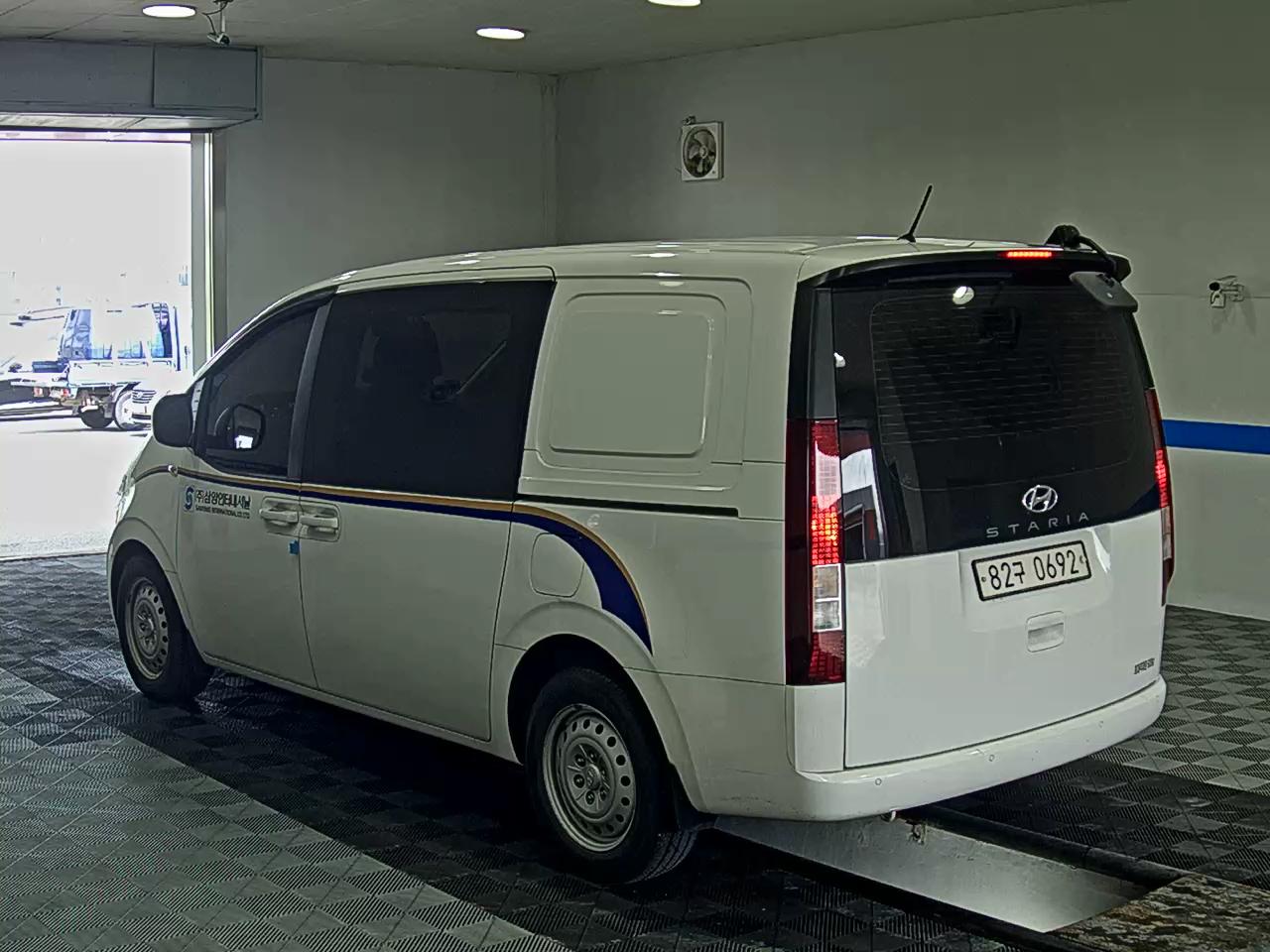 HYUNDAI STARIA 2.2 DIESEL CARGO 5-SEATER SMART 2022 - zdjęcie 6