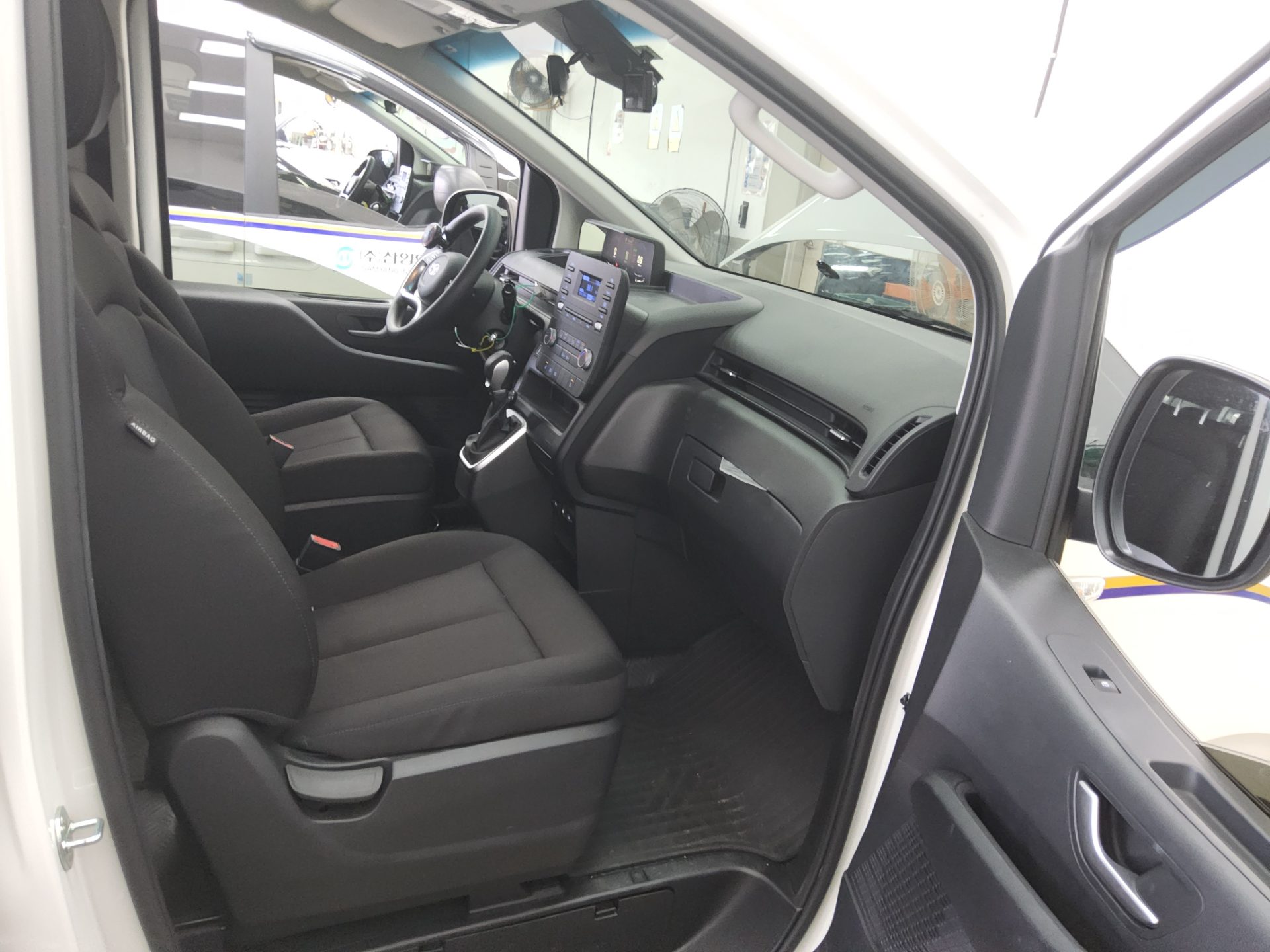 HYUNDAI STARIA 2.2 DIESEL CARGO 5-SEATER SMART 2022 - zdjęcie 14