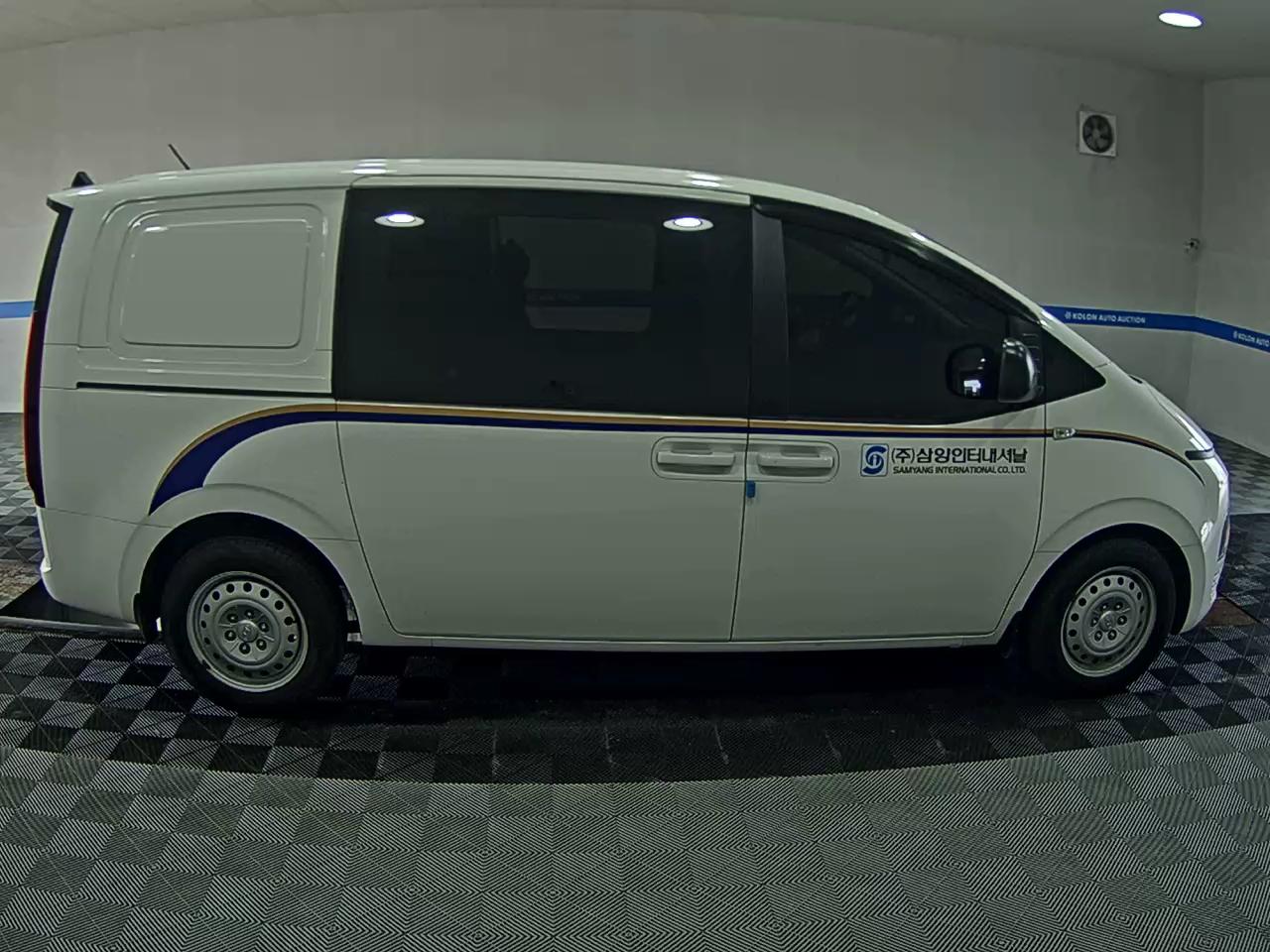HYUNDAI STARIA 2.2 DIESEL CARGO 5-SEATER SMART 2022 - zdjęcie 4