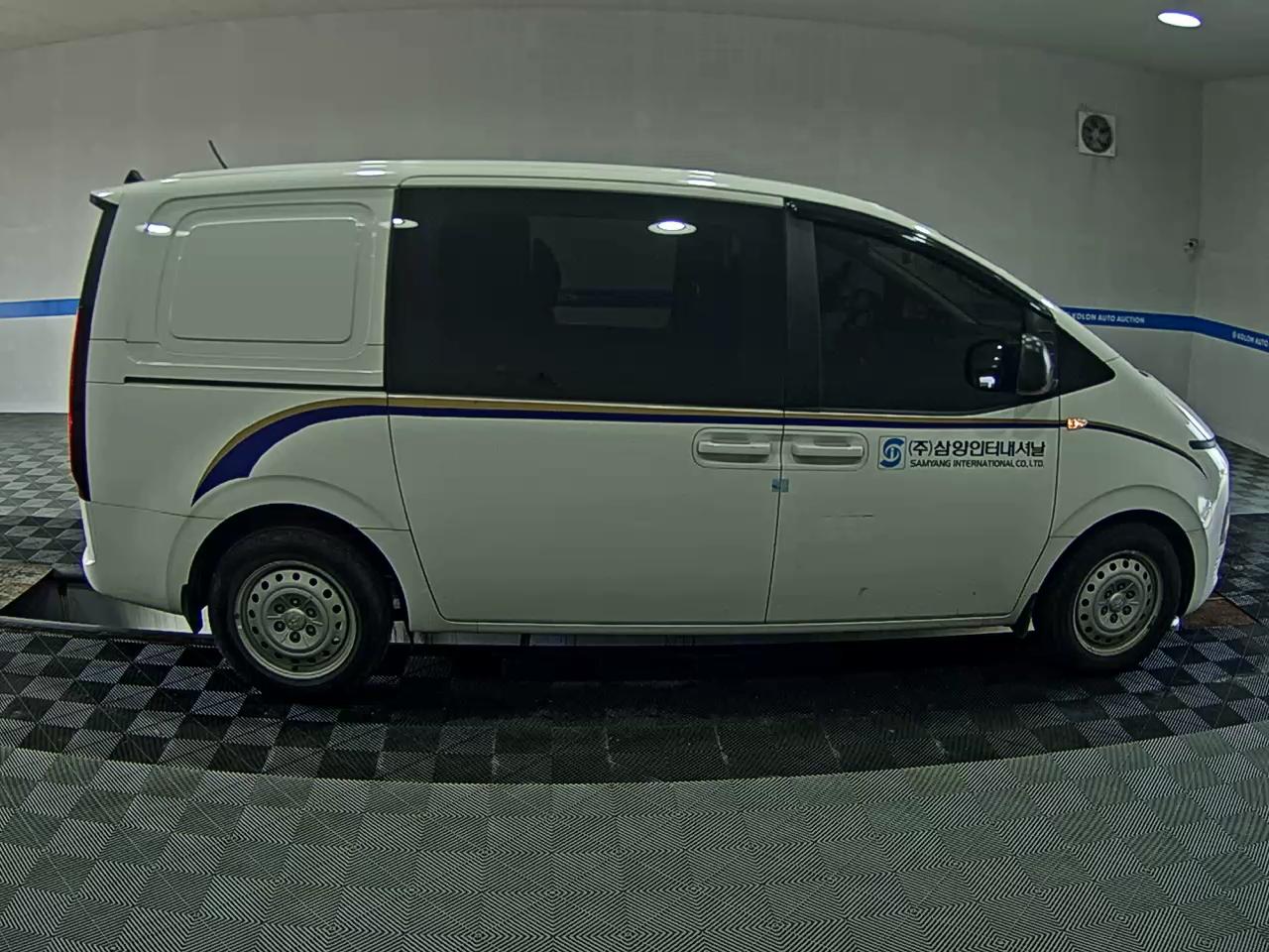 HYUNDAI STARIA 2.2 DIESEL CARGO 5-SEATER SMART 2022 - zdjęcie 4