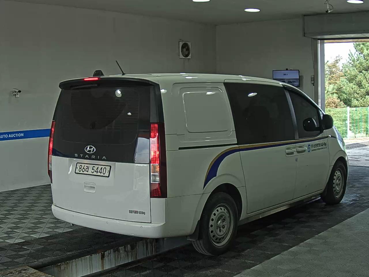 HYUNDAI STARIA 2.2 DIESEL CARGO 5-SEATER SMART 2022 - zdjęcie 5