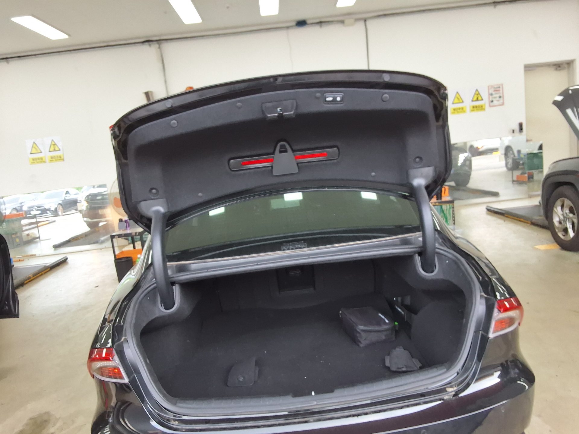 HYUNDAI THE NEW GRANDEUR IG HYBRID 2.4 HEV LE BLANC 2023 - zdjęcie 22