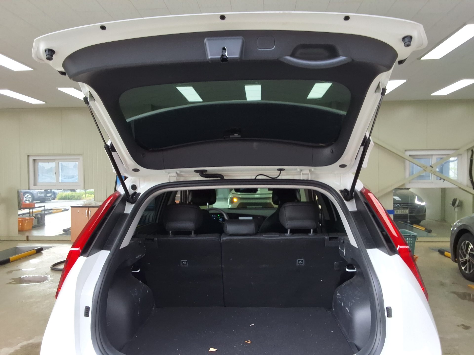 KIA THE ALL NEW NIRO 1.6 HEV PRESTIGE 2024 - zdjęcie 23