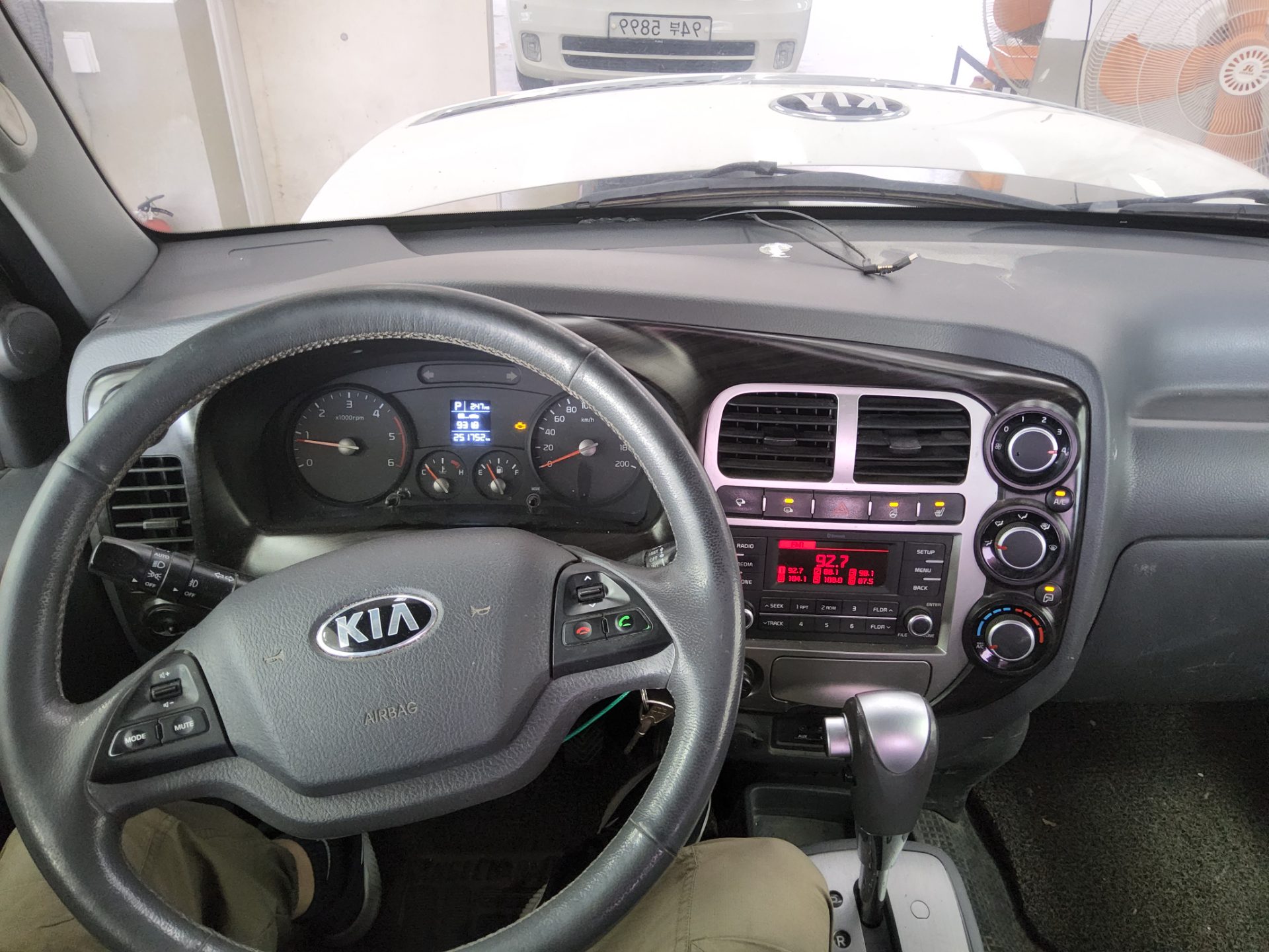 KIA BONGO III CARGO CRDi KING CAB EXTRA LONG WHEELBASE 2019 - zdjęcie 15