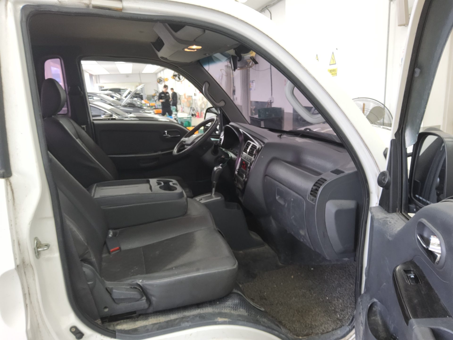 KIA BONGO III CARGO CRDi KING CAB EXTRA LONG WHEELBASE 2019 - zdjęcie 12